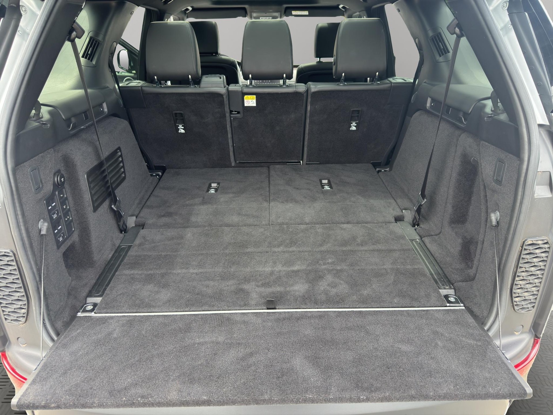 LAND ROVER Discovery 3.0 SDV6 HSE Luxury-image-12