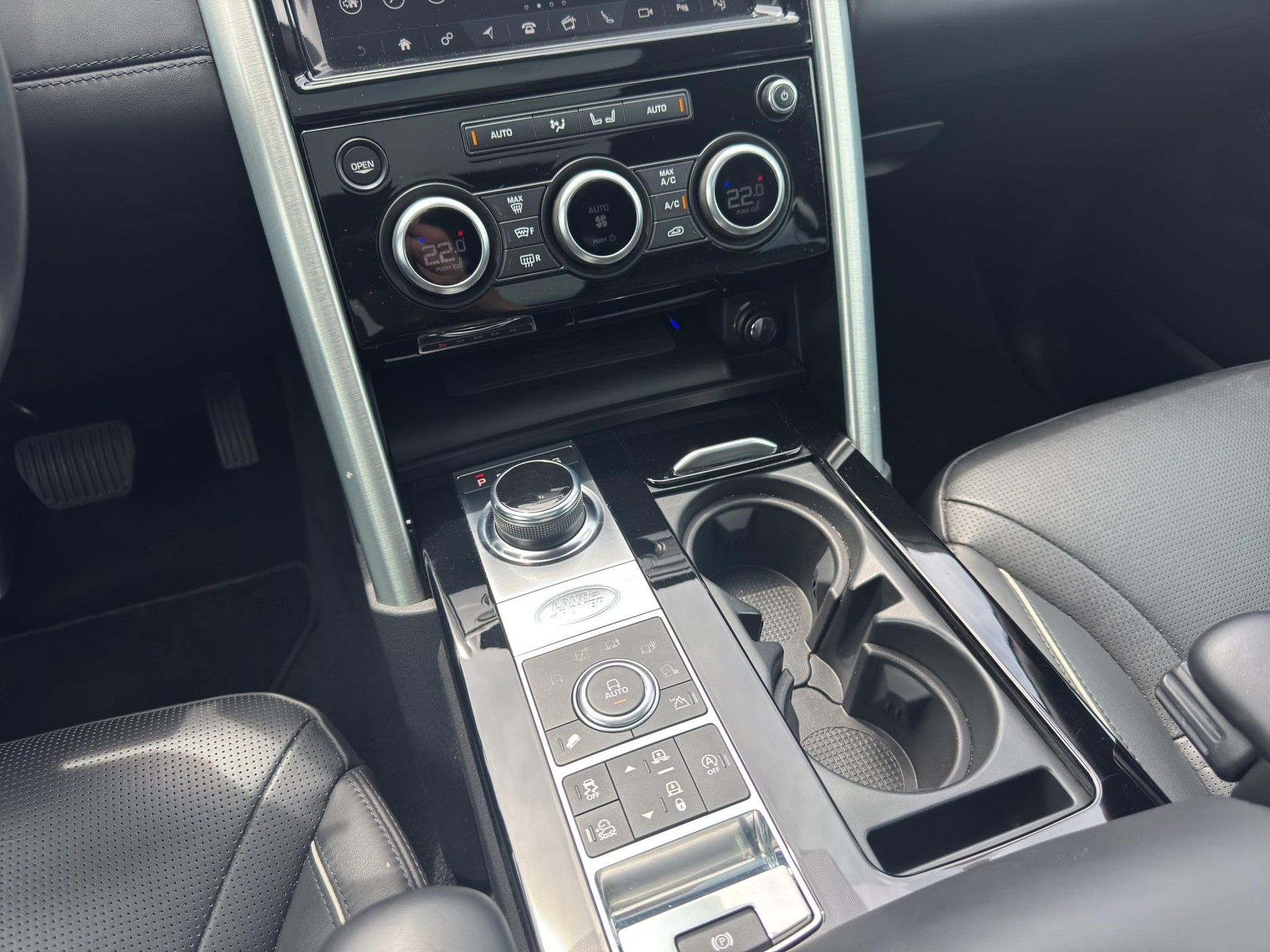 LAND ROVER Discovery 3.0 SDV6 HSE Luxury-image-6