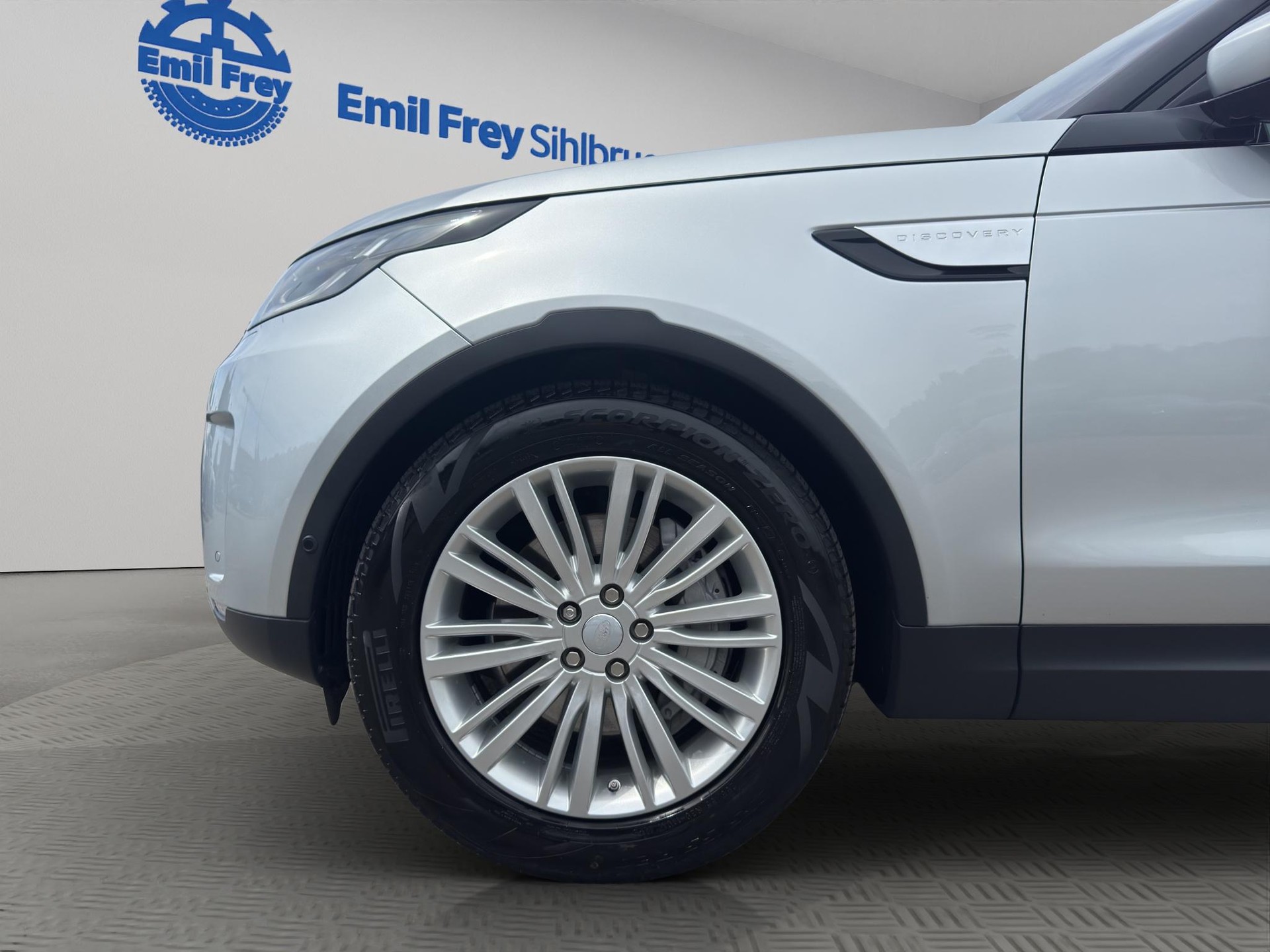 LAND ROVER Discovery 3.0 SDV6 HSE Luxury-image-9