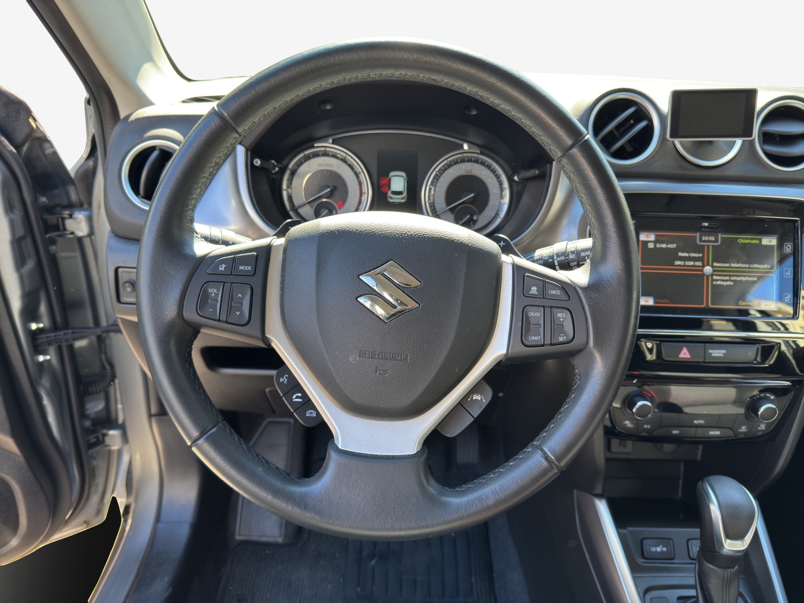 SUZUKI Vitara 1.5 Hybrid Compact + 4x4 AGS-image-9