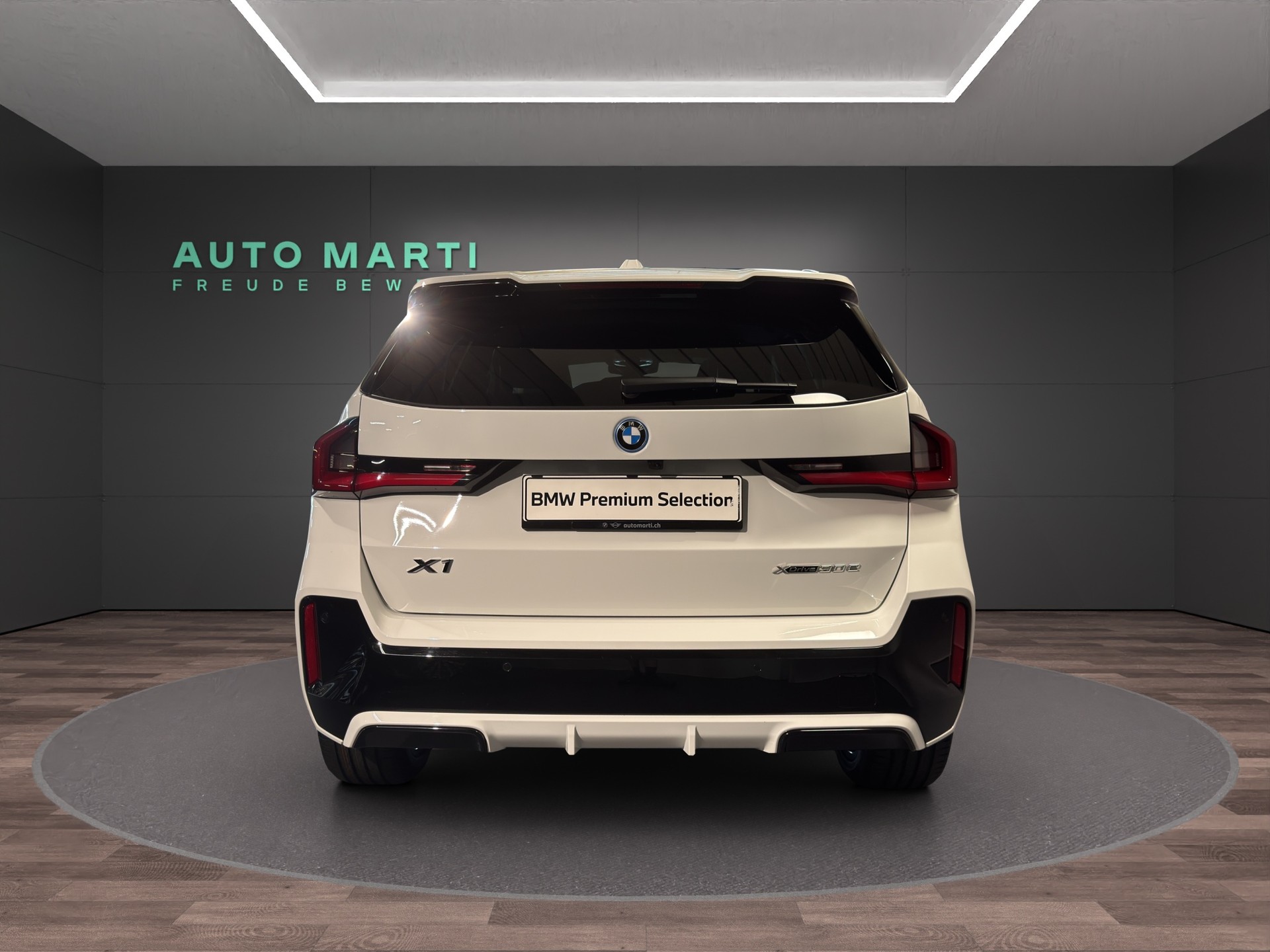 BMW X1 30e xDrive M Sport-showroom-element-3