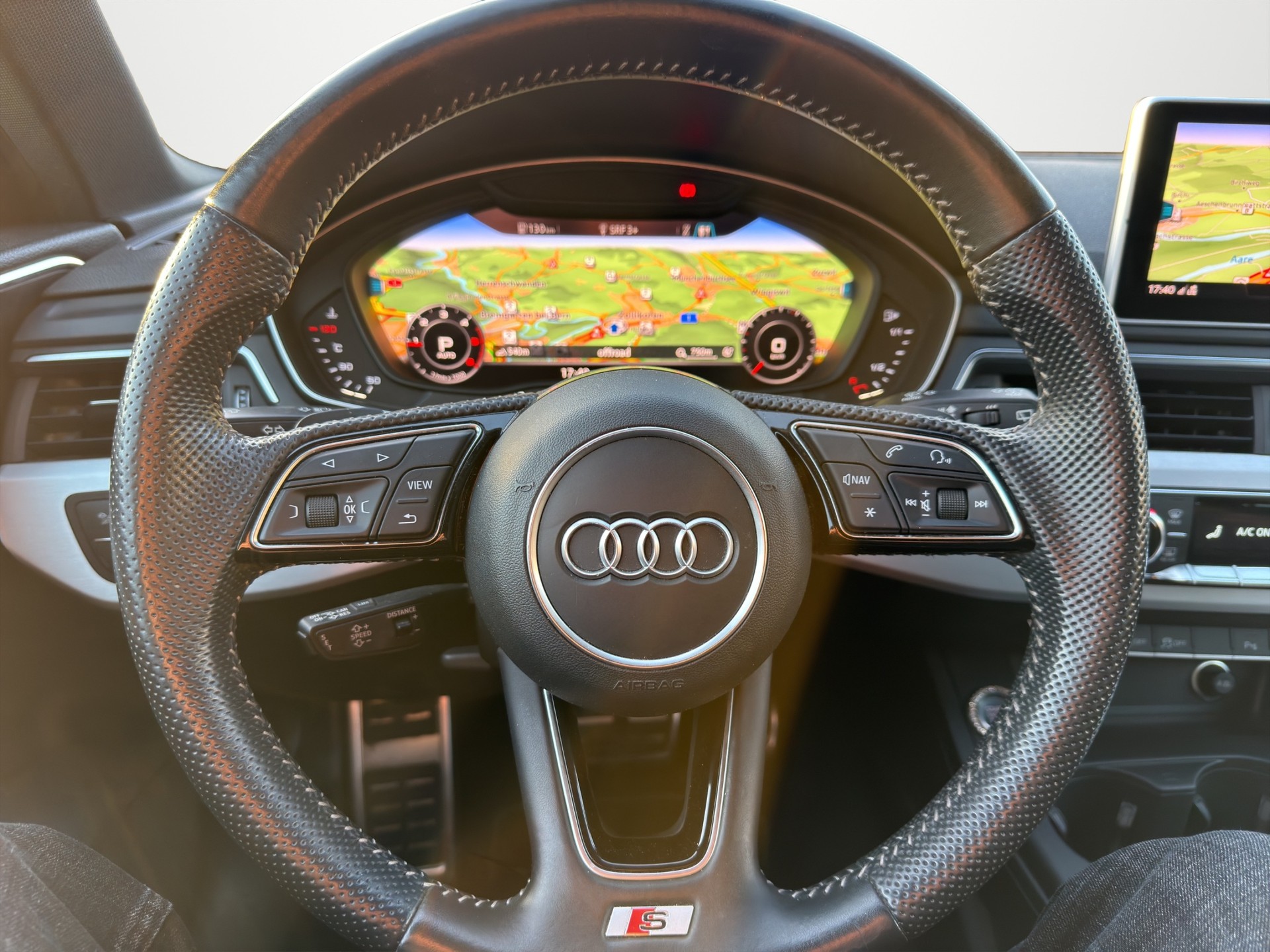 AUDI A4 Avant 35 TDI Sport S-tronic-image-16