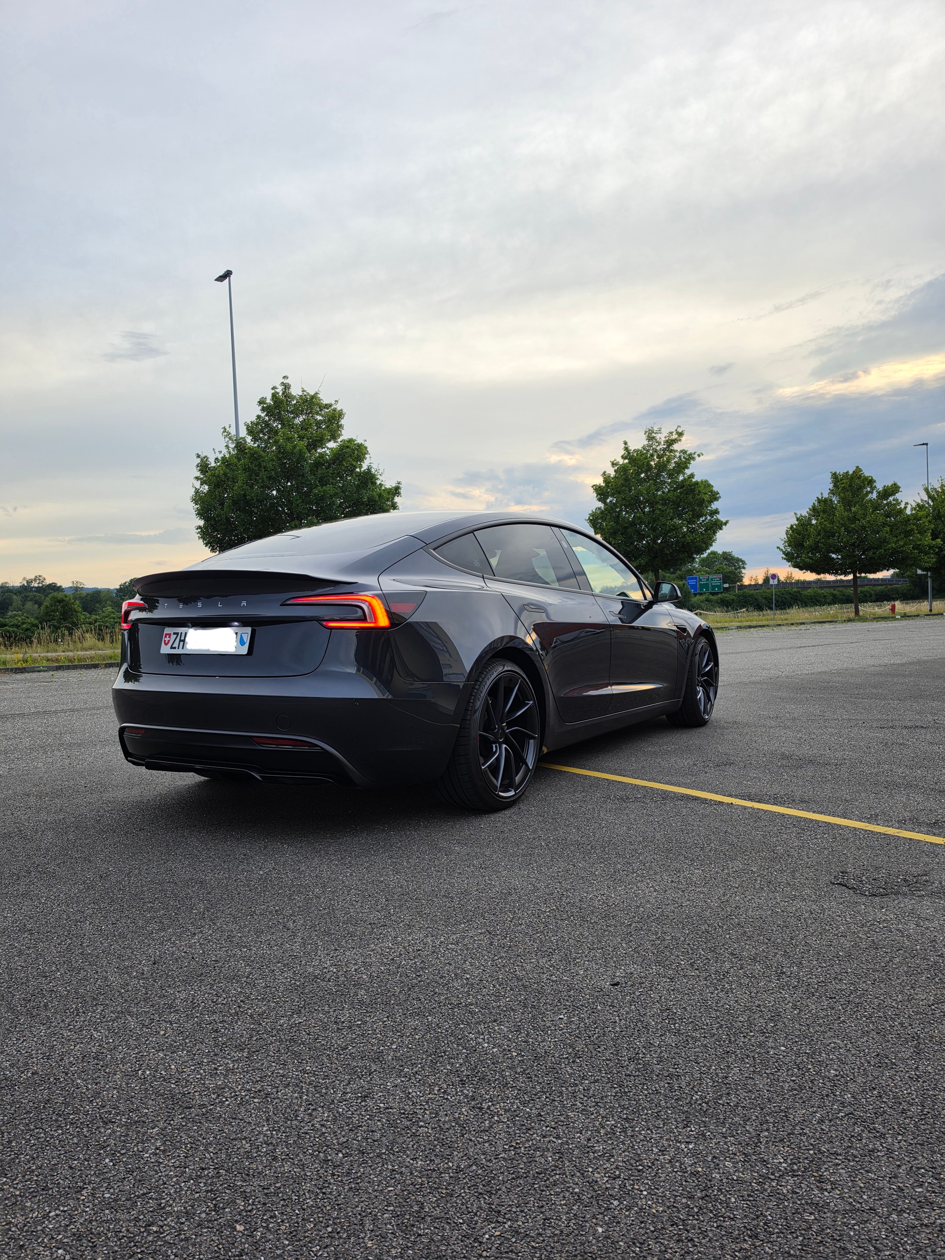 TESLA MODEL 3 Performance Highland-image-1