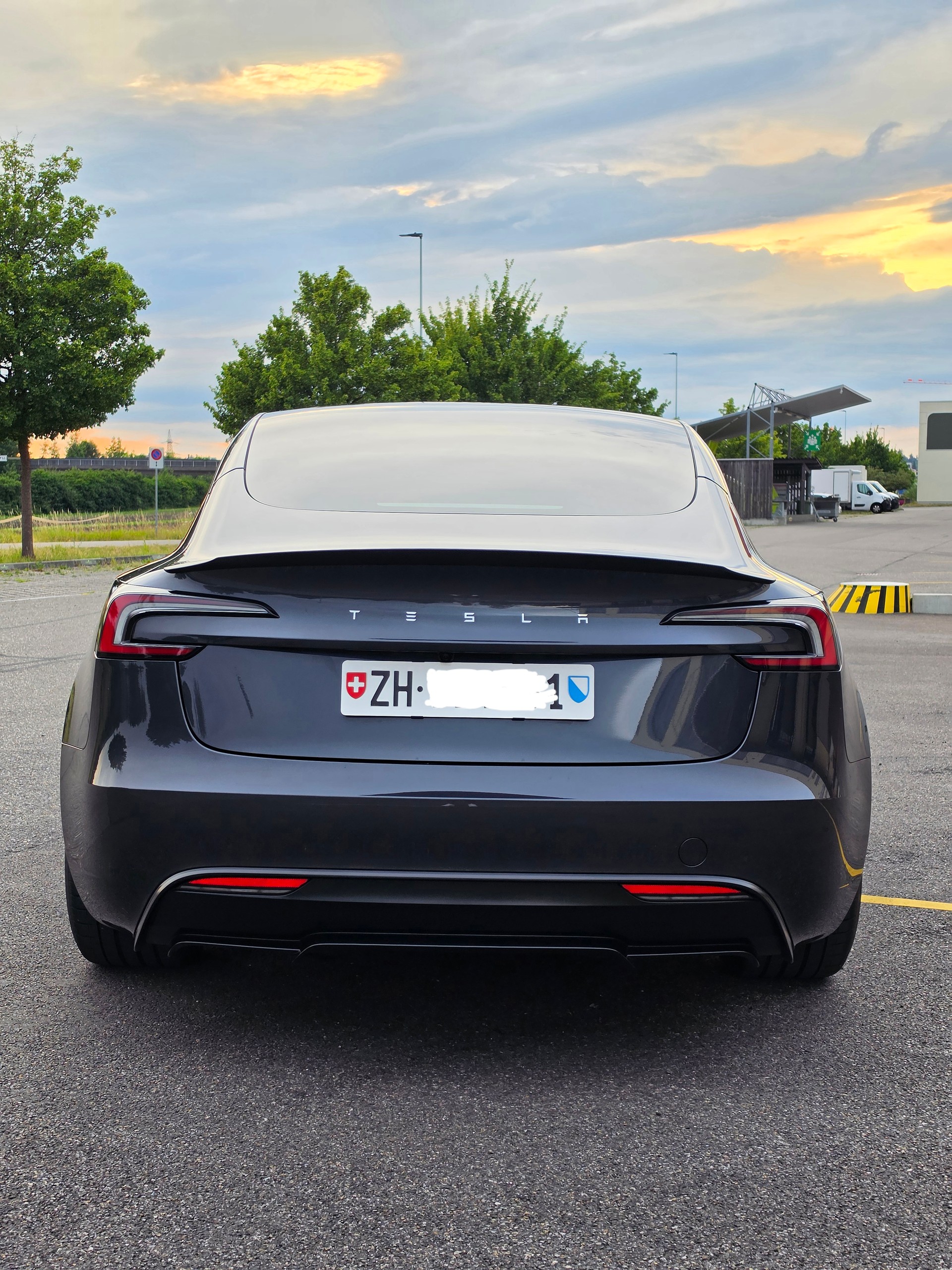 TESLA MODEL 3 Performance Highland-image-2