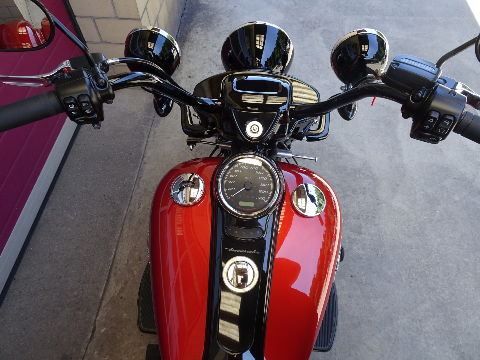 HARLEY-DAVIDSON FLRT Freewheeler-image-5