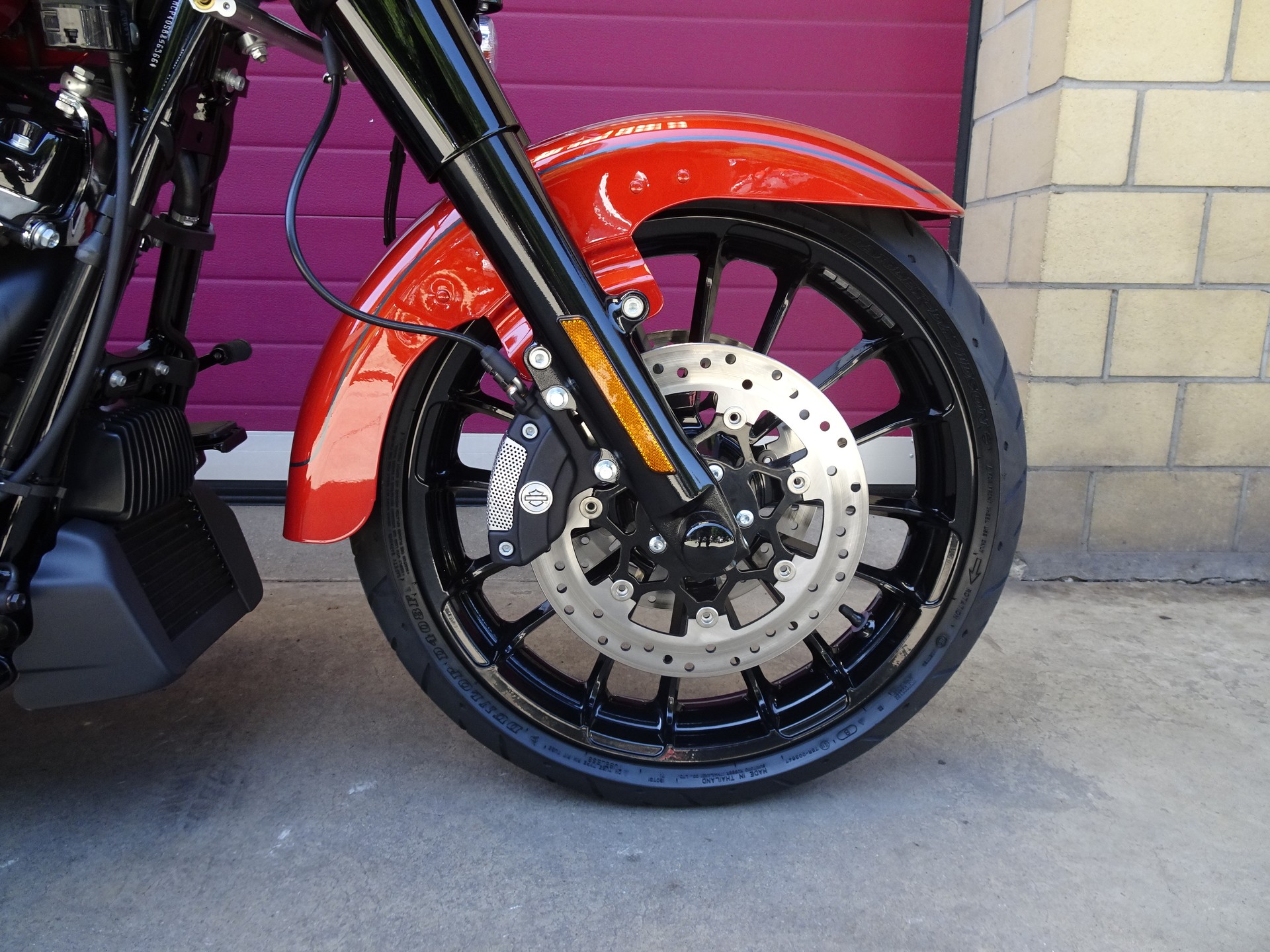 HARLEY-DAVIDSON FLRT Freewheeler-showroom-element-1