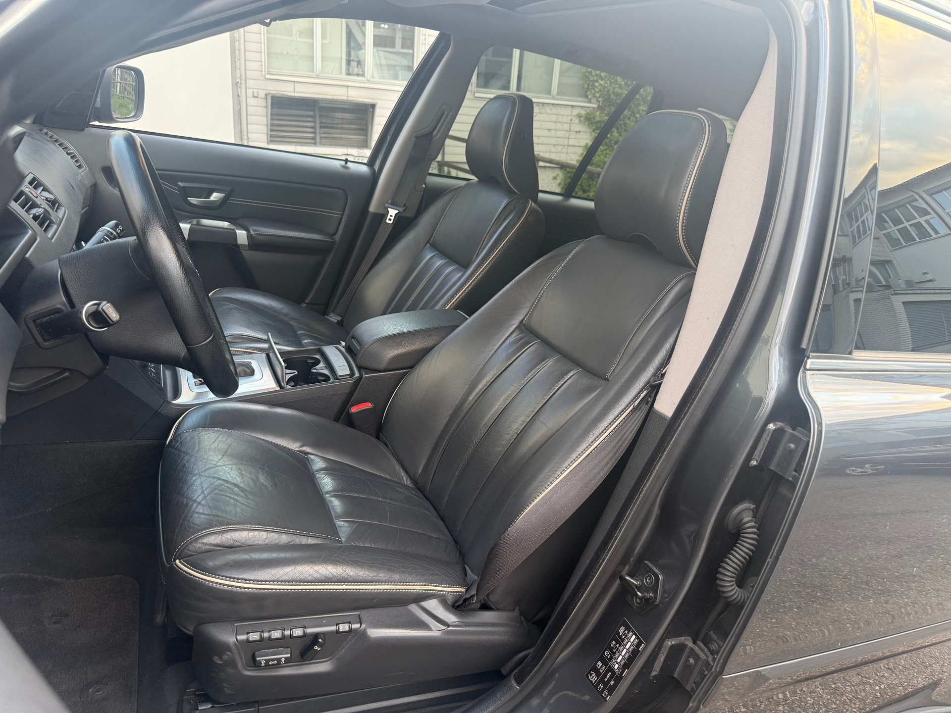 VOLVO XC90 V8 AWD Executive Geartronic-image-9