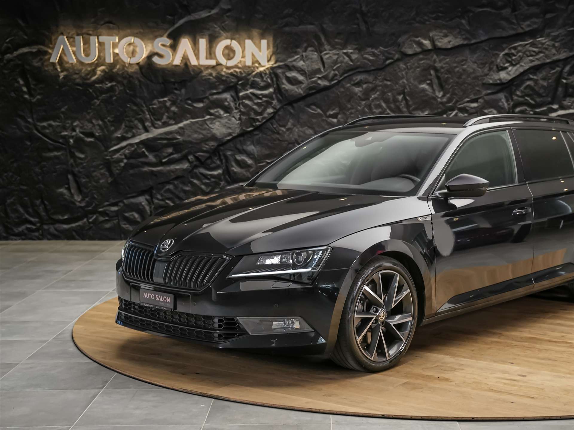 SKODA Superb Combi 2.0 TSI Sport Line DSG 4x4-image-15