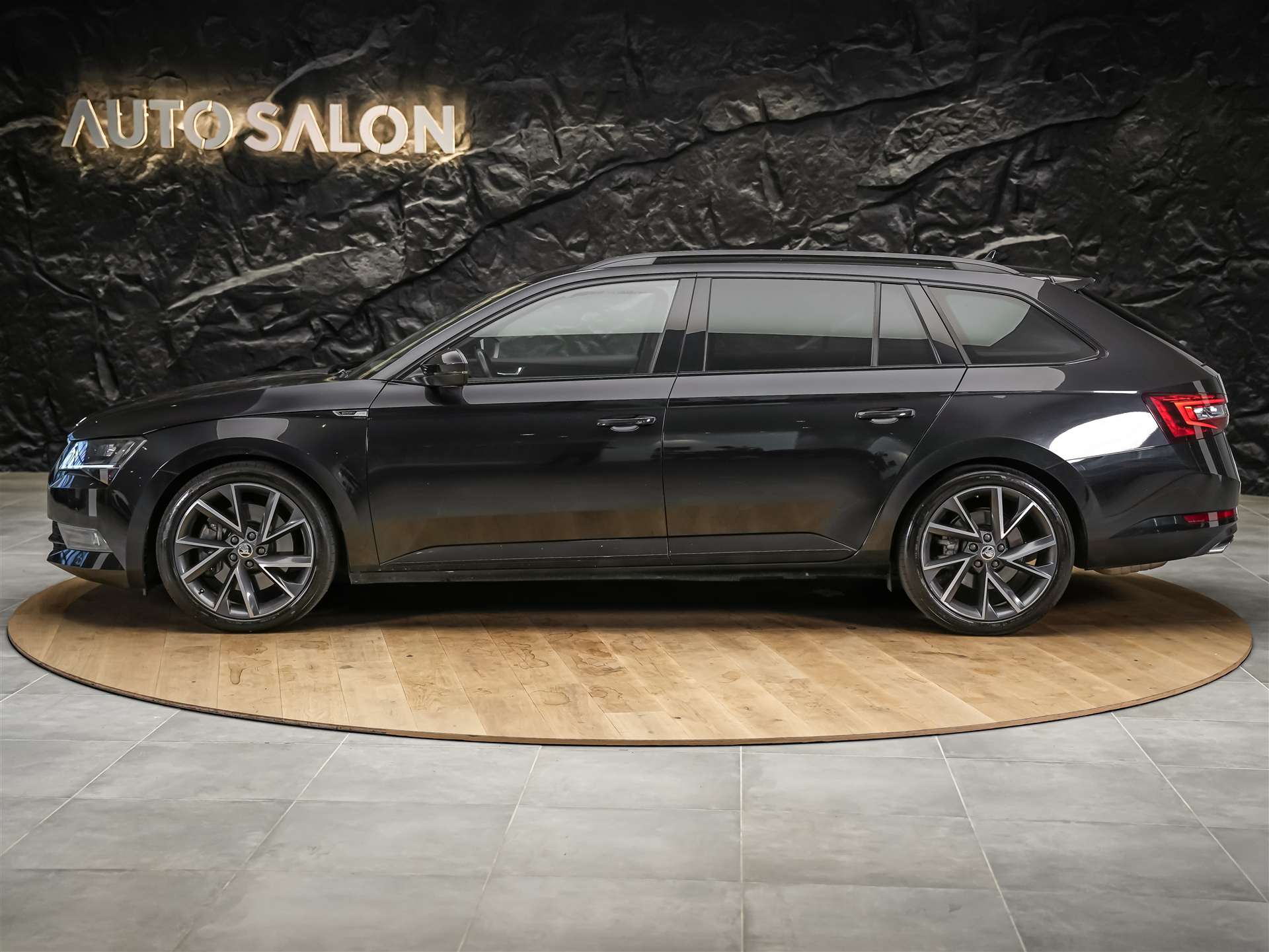 SKODA Superb Combi 2.0 TSI Sport Line DSG 4x4-image-2