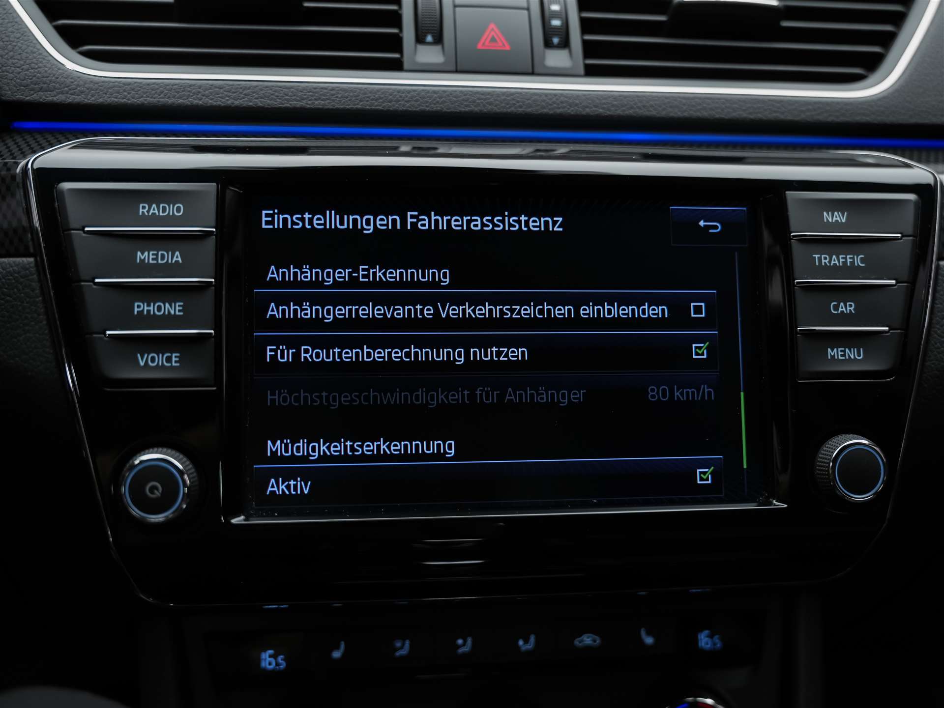 SKODA Superb Combi 2.0 TSI Sport Line DSG 4x4-image-40