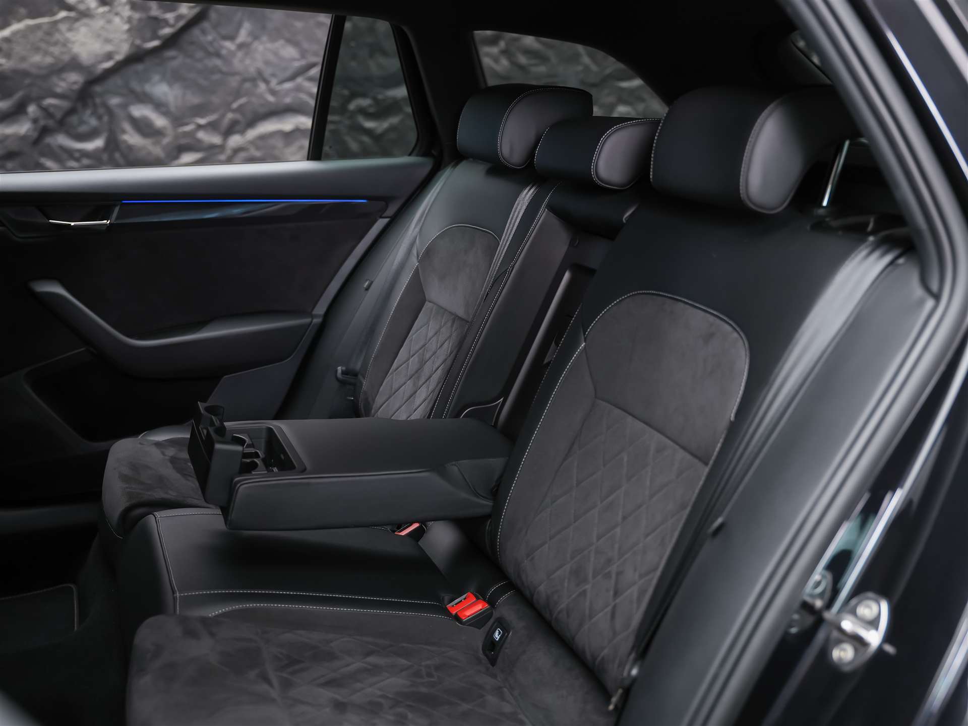 SKODA Superb Combi 2.0 TSI Sport Line DSG 4x4-image-13