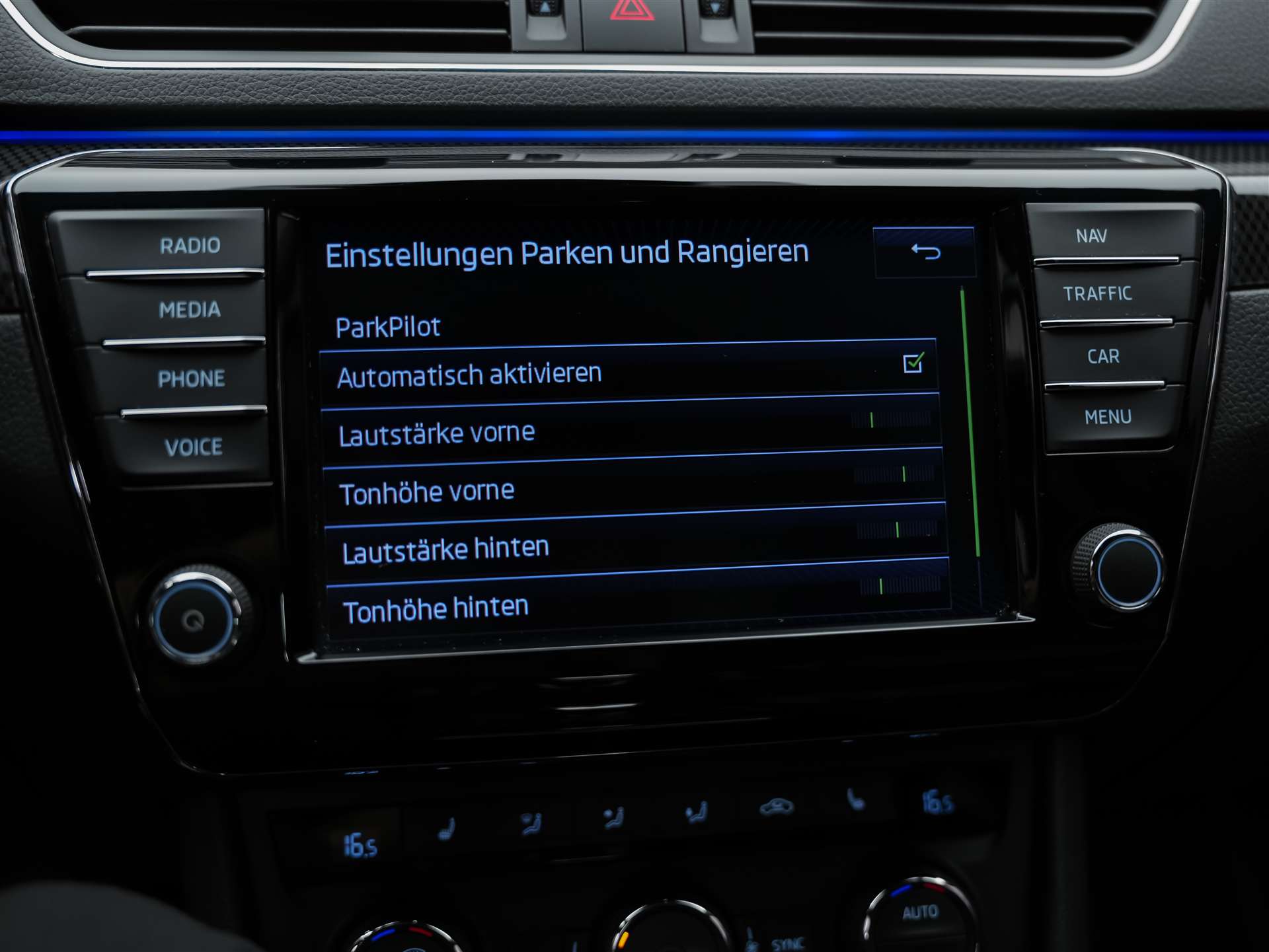SKODA Superb Combi 2.0 TSI Sport Line DSG 4x4-image-42
