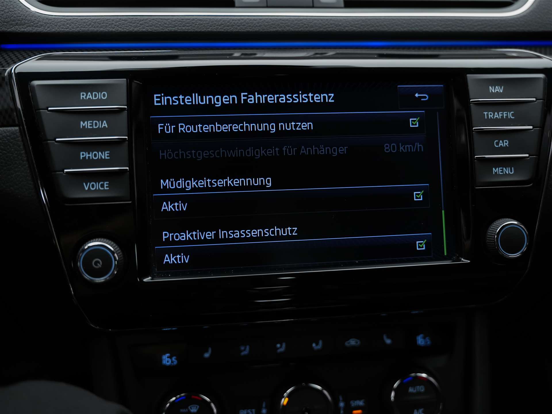 SKODA Superb Combi 2.0 TSI Sport Line DSG 4x4-image-41