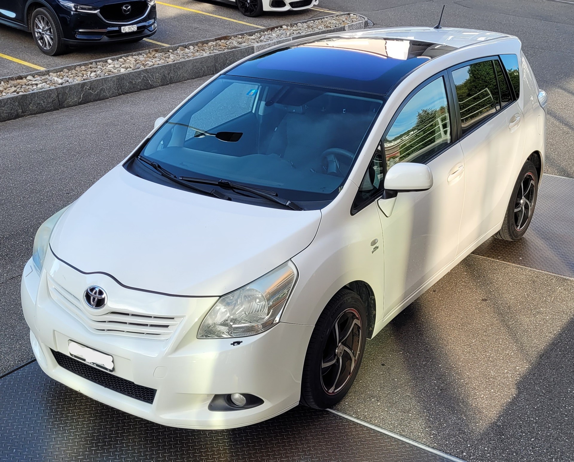 TOYOTA 2.2 D-CAT Sol 7P-image-1
