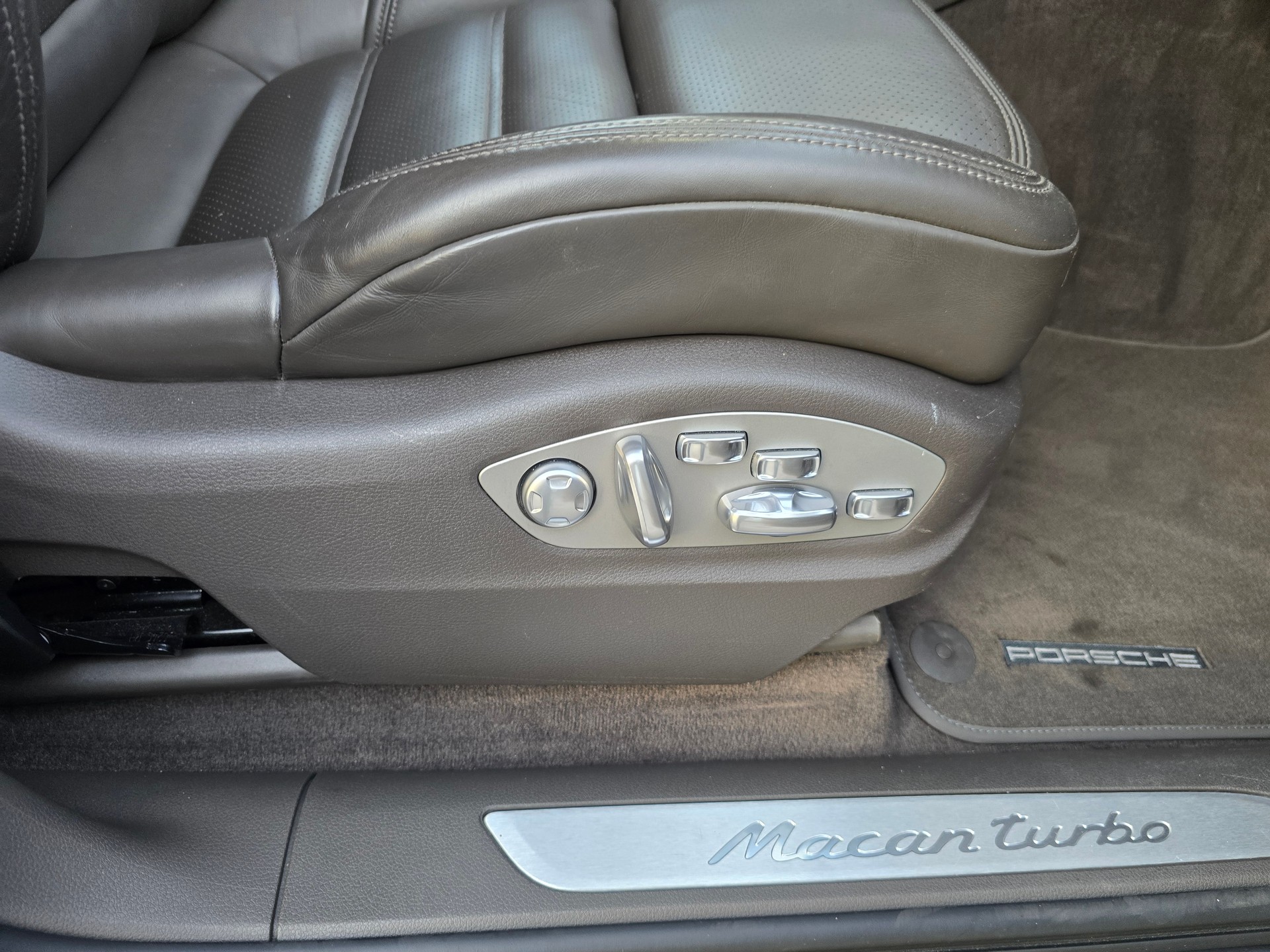 PORSCHE Macan Turbo PDK-image-11