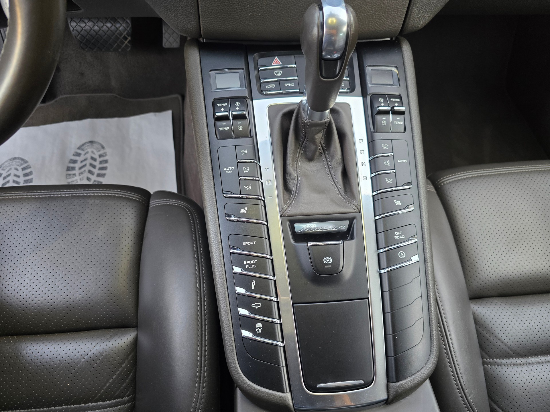 PORSCHE Macan Turbo PDK-image-22