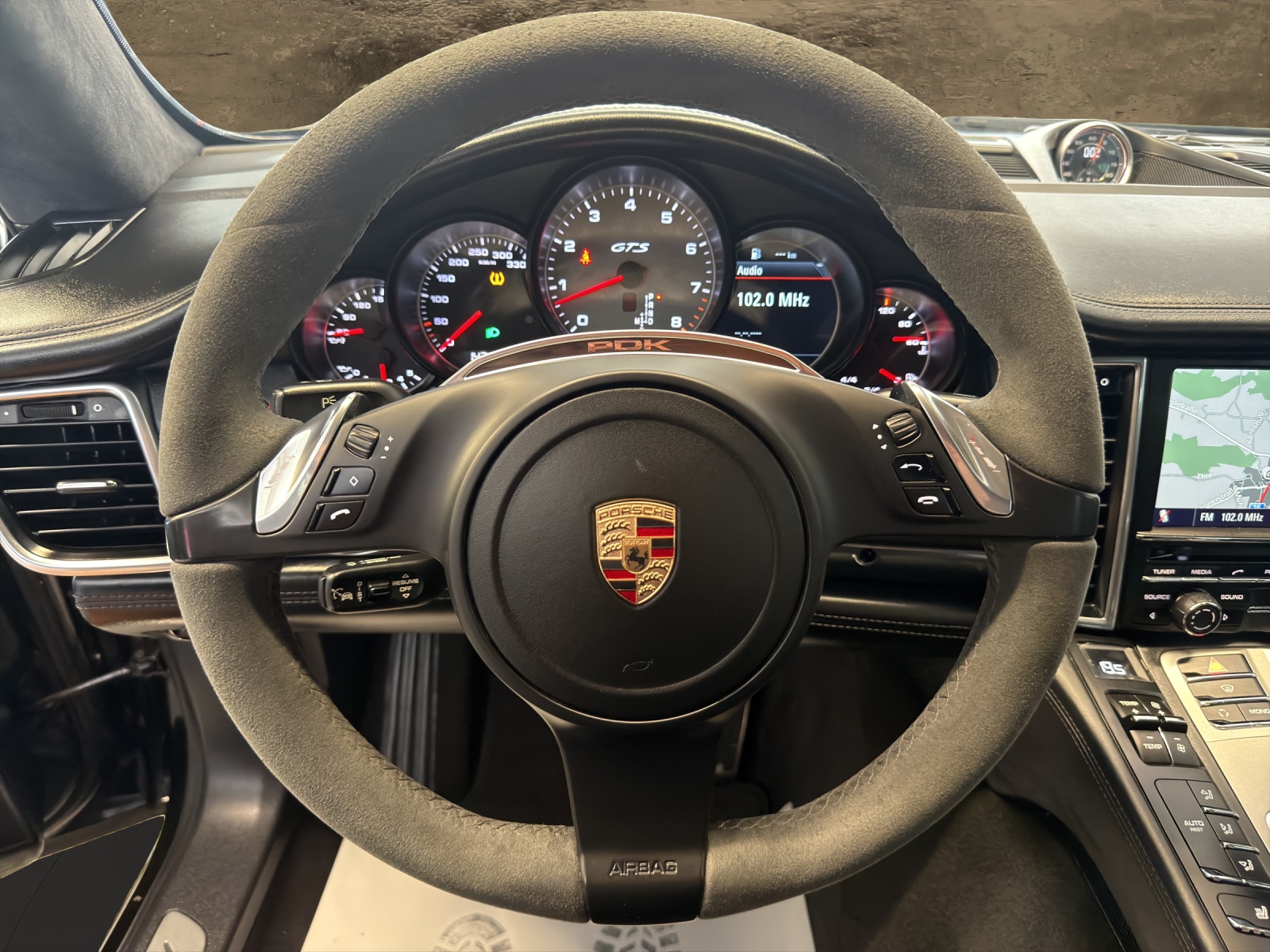 PORSCHE Panamera GTS 4.8 PDK-image-9