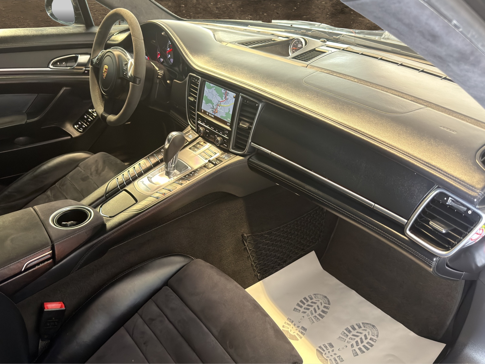 PORSCHE Panamera GTS 4.8 PDK-image-13
