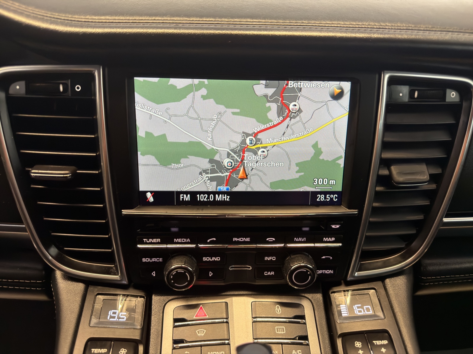 PORSCHE Panamera GTS 4.8 PDK-image-10
