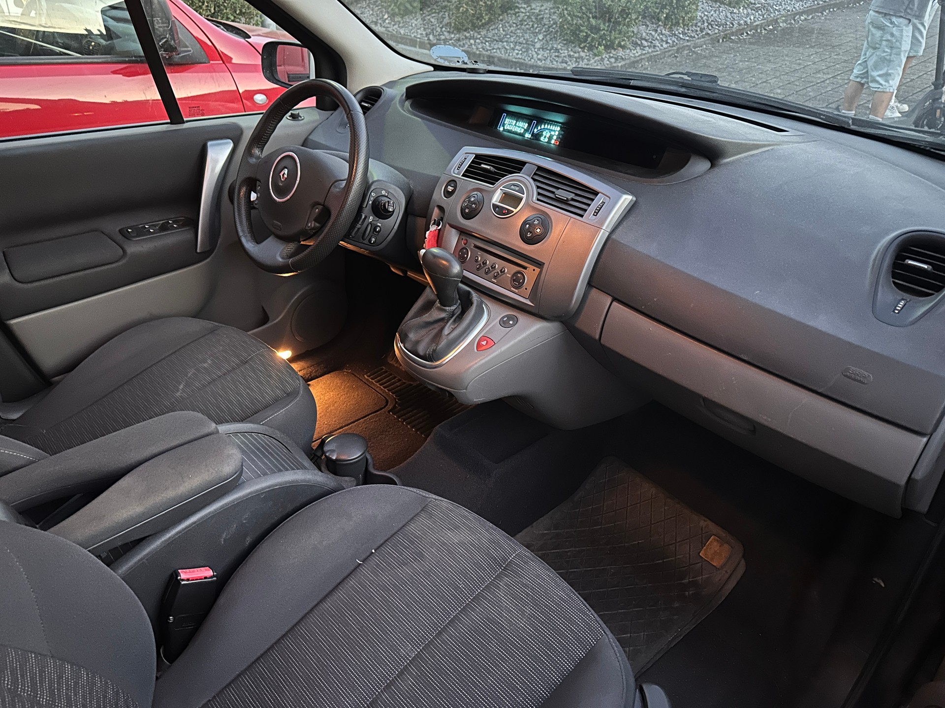 RENAULT Grand Scénic 2.0 16V Fairway Automatic-image-1