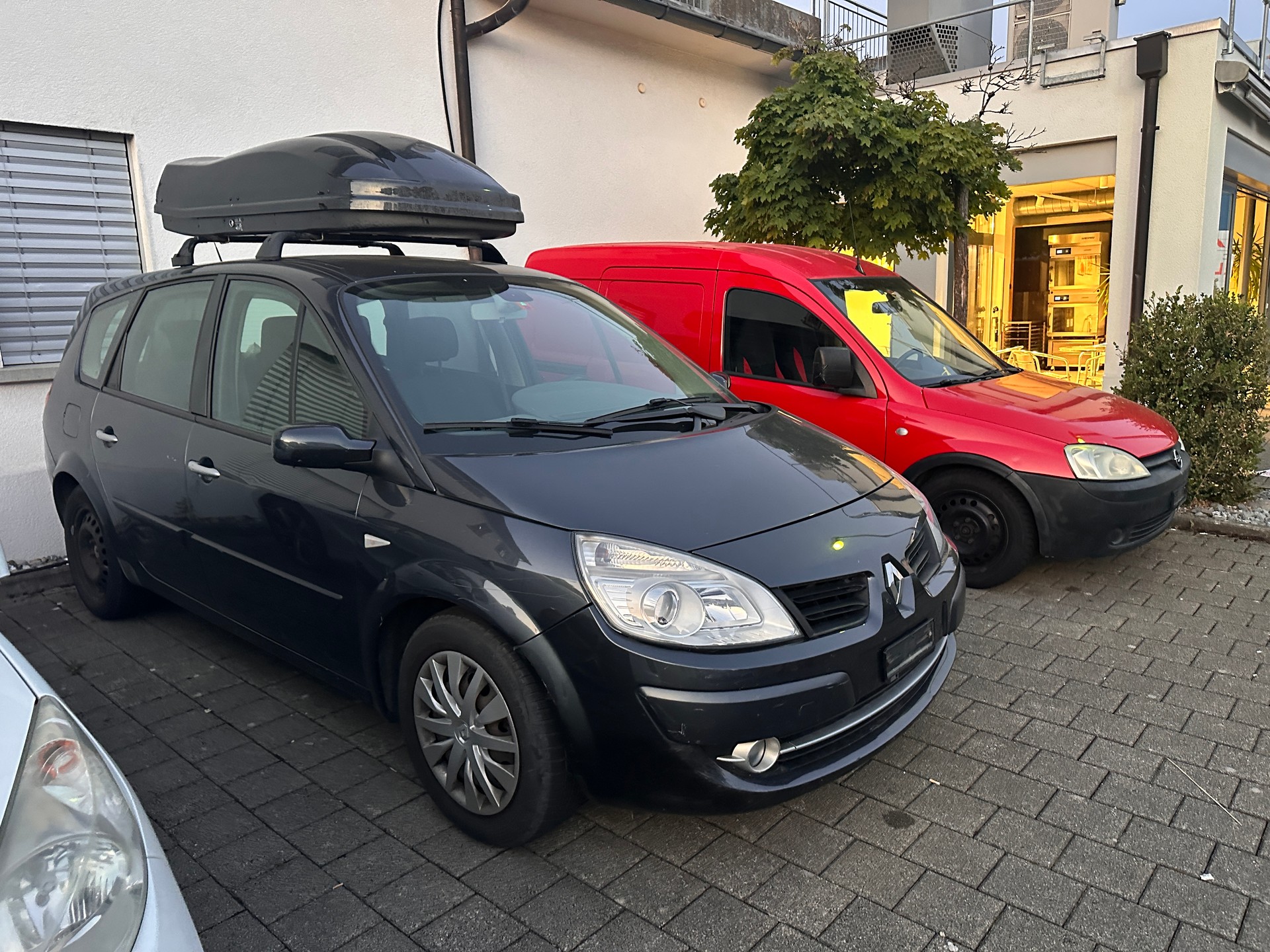 RENAULT Grand Scénic 2.0 16V Fairway Automatic-image-0