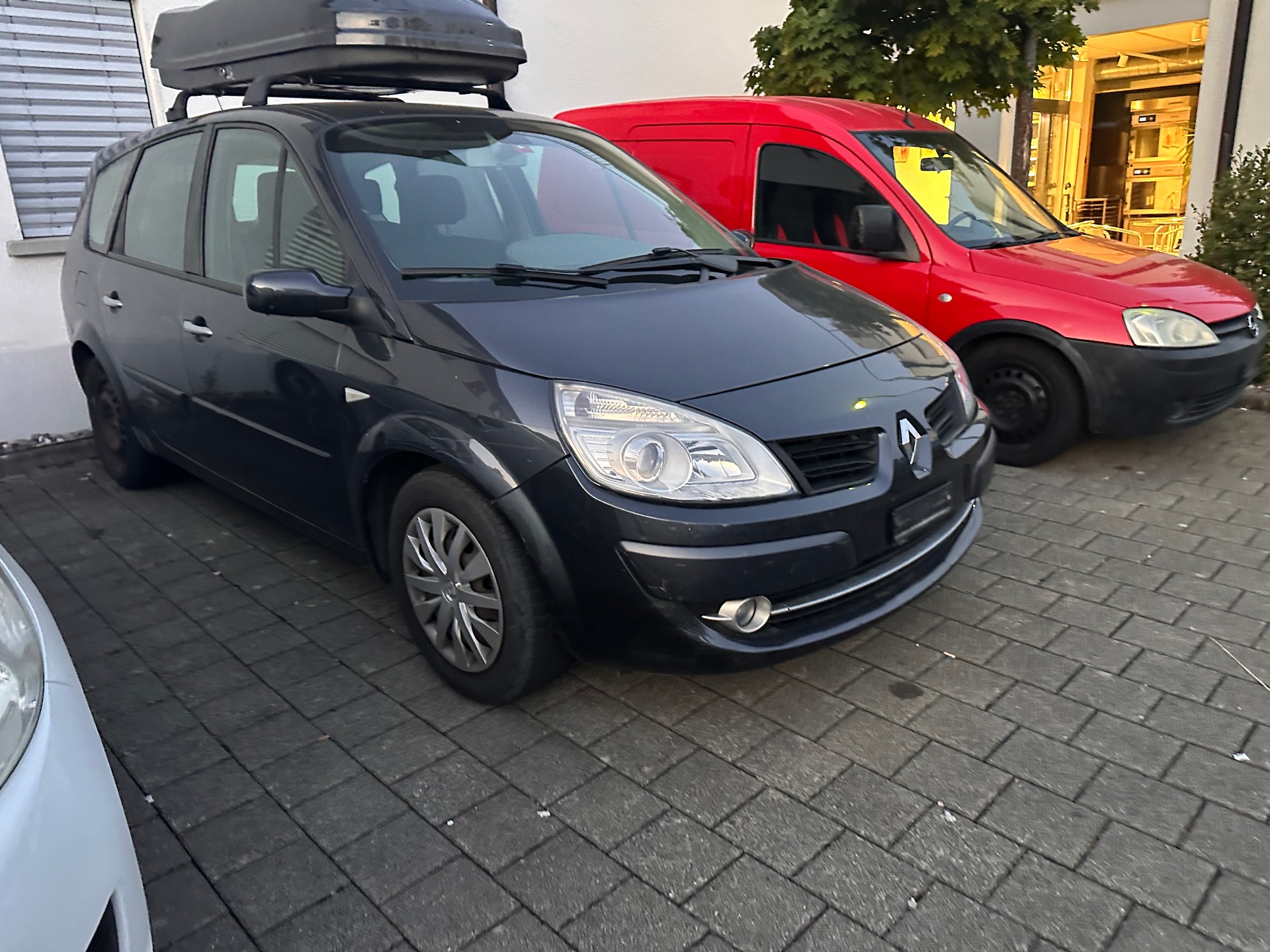 RENAULT Grand Scénic 2.0 16V Fairway Automatic-image-2