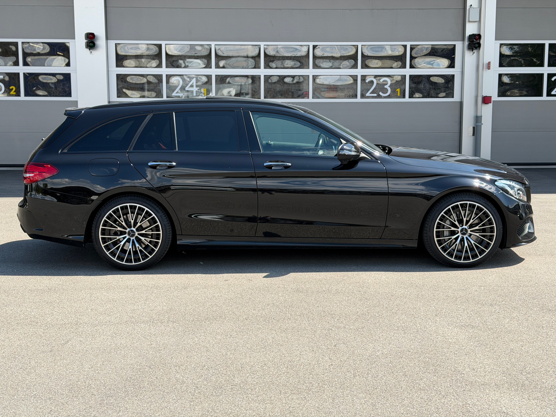 MERCEDES-BENZ C 450 AMG 4Matic 7G-Tronic-showroom-element-2