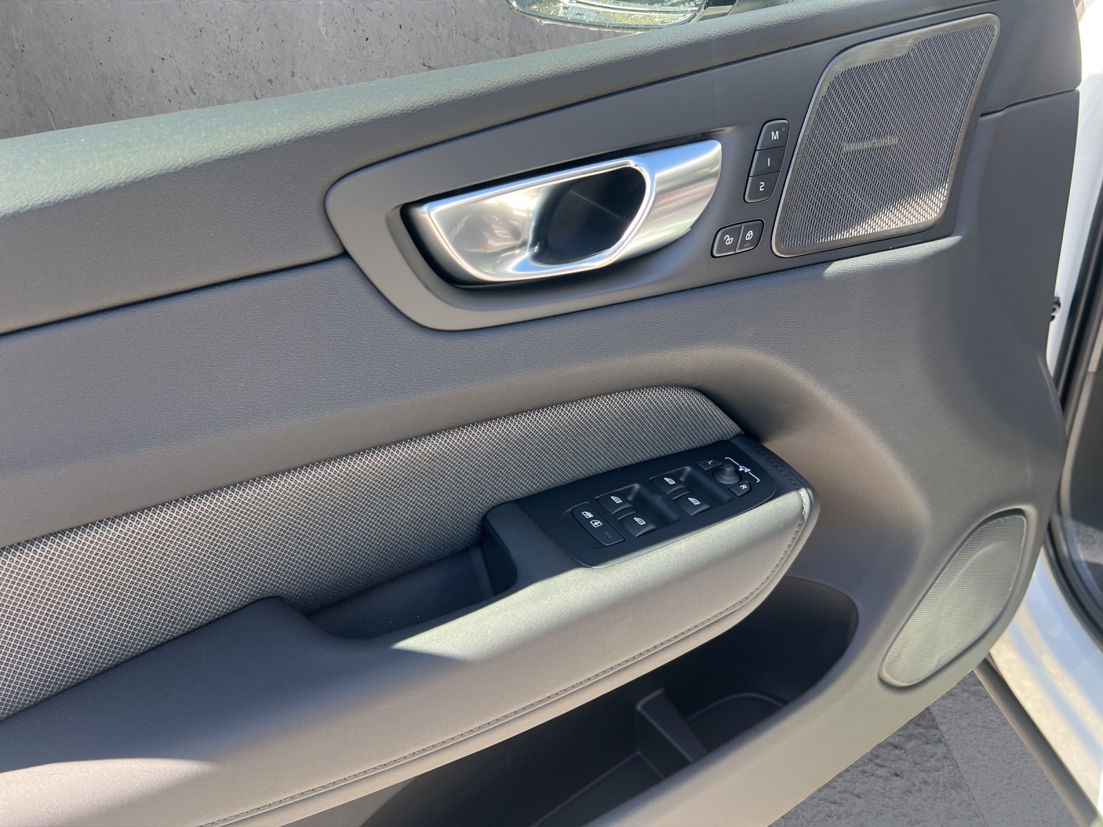 VOLVO XC60 T8 eAWD PluginHybrid Black Edition Geartronic-image-9