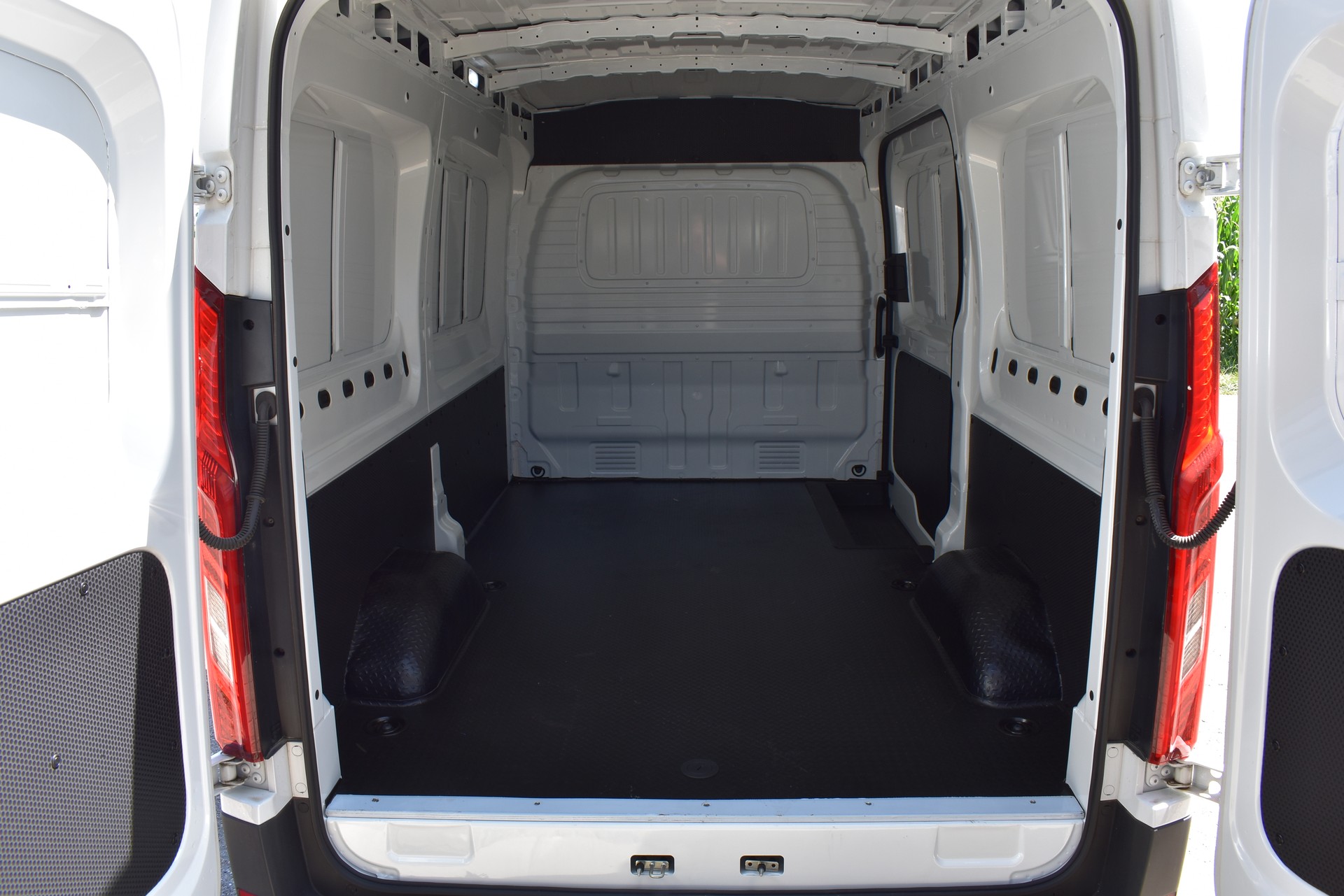 MAXUS eDeliver 9 L2H2 72kWh-image-8
