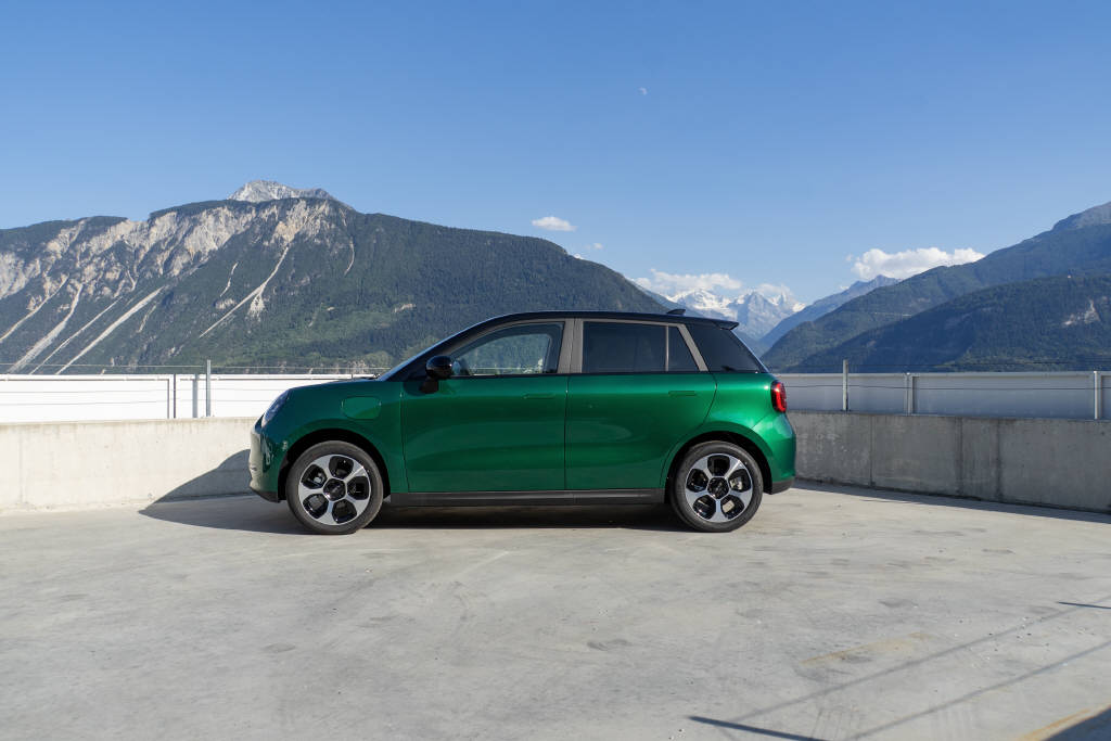 JAC E30X City-showroom-element-2