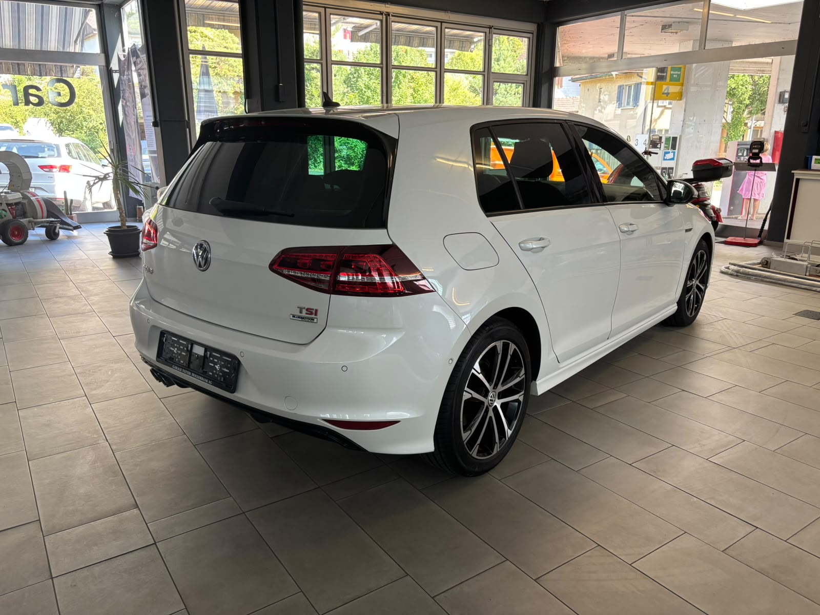 VW Golf 1.4 TSI Lounge R-Line DSG-image-3