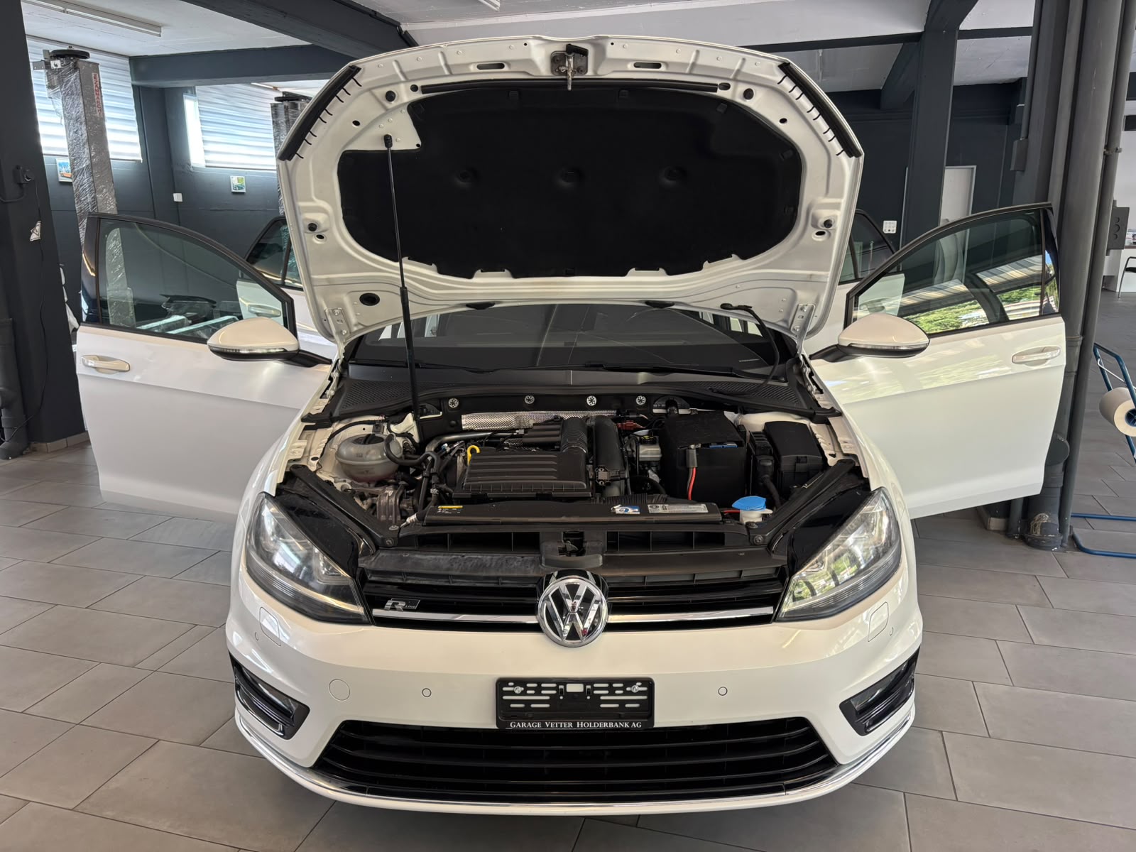 VW Golf 1.4 TSI Lounge R-Line DSG-image-4