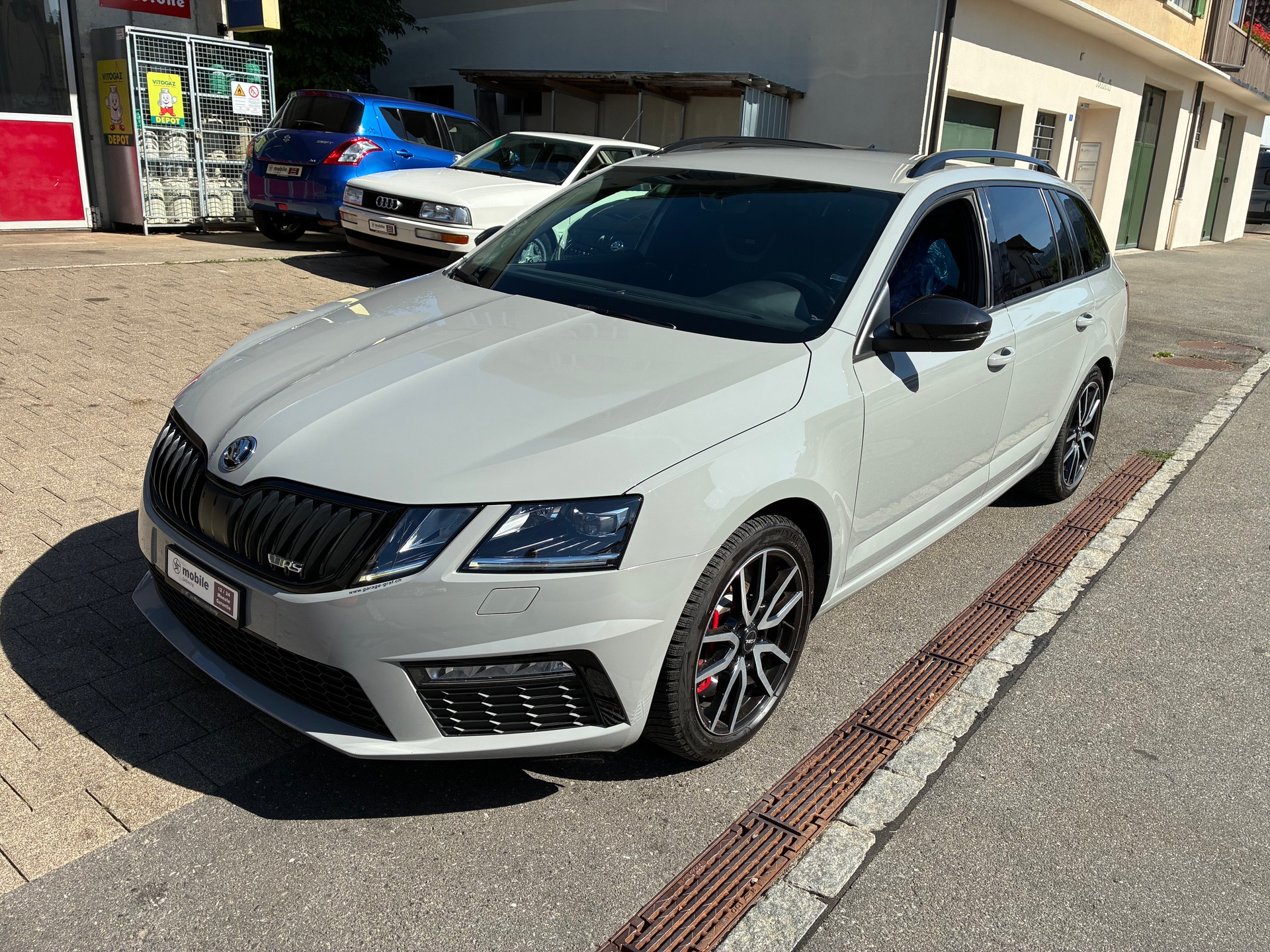 SKODA Octavia Combi 2.0 TSI RS-image-1