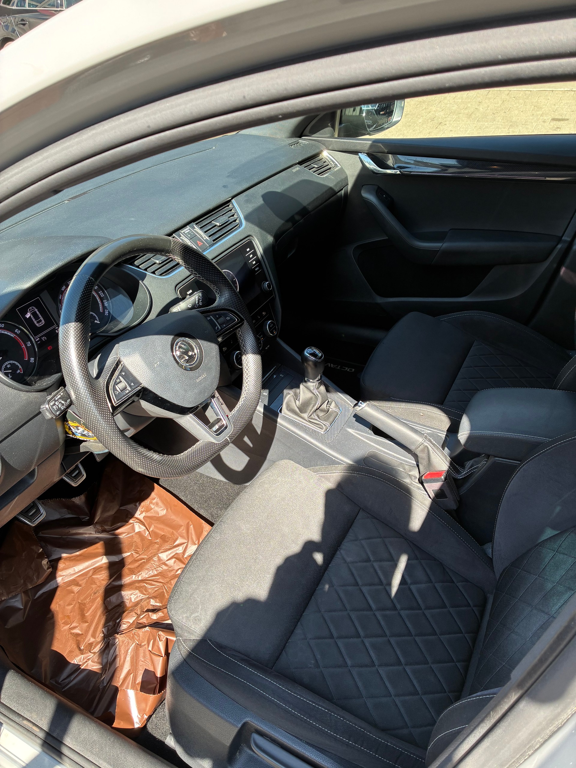 SKODA Octavia Combi 2.0 TSI RS-image-6