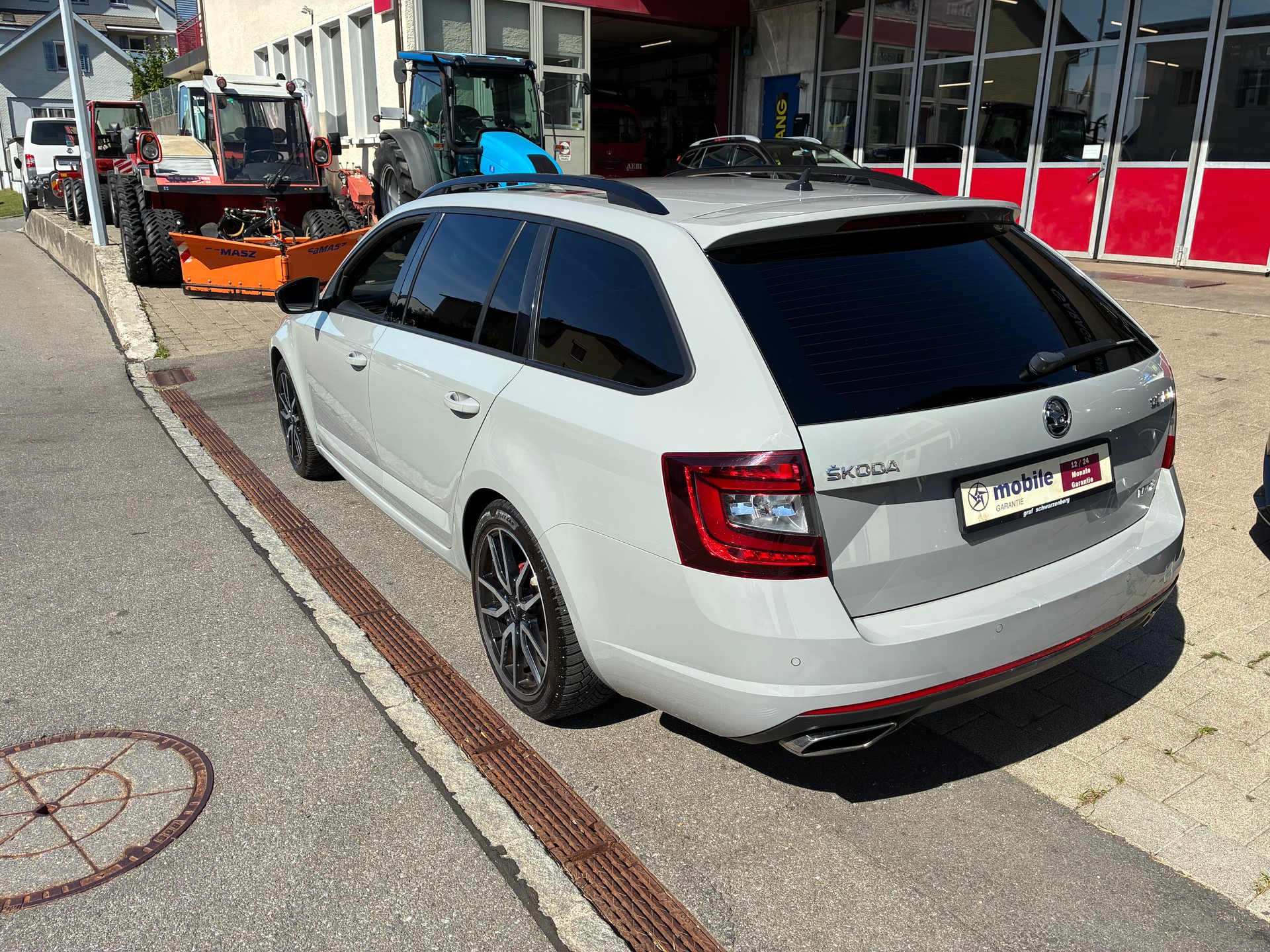 SKODA Octavia Combi 2.0 TSI RS-image-5
