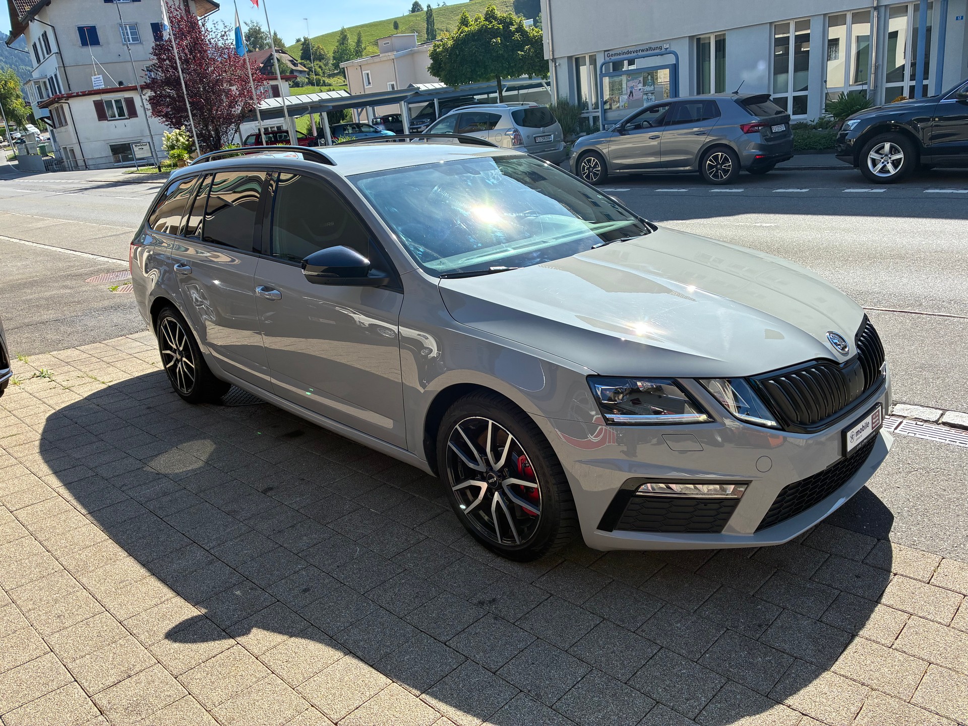 SKODA Octavia Combi 2.0 TSI RS-image-2