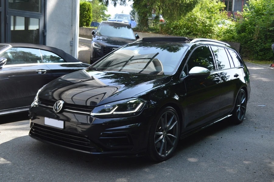 VW Golf Variant 2.0 TSI R 4Motion DSG I Panorama-Glasdach-image-12