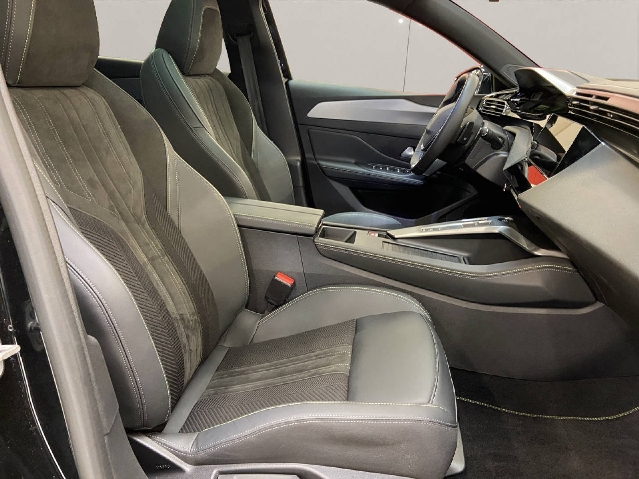 PEUGEOT 308 SW 1.6 PHEV 225 GT-image-10
