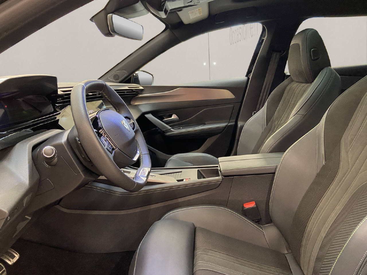 PEUGEOT 308 SW 1.6 PHEV 225 GT-image-4
