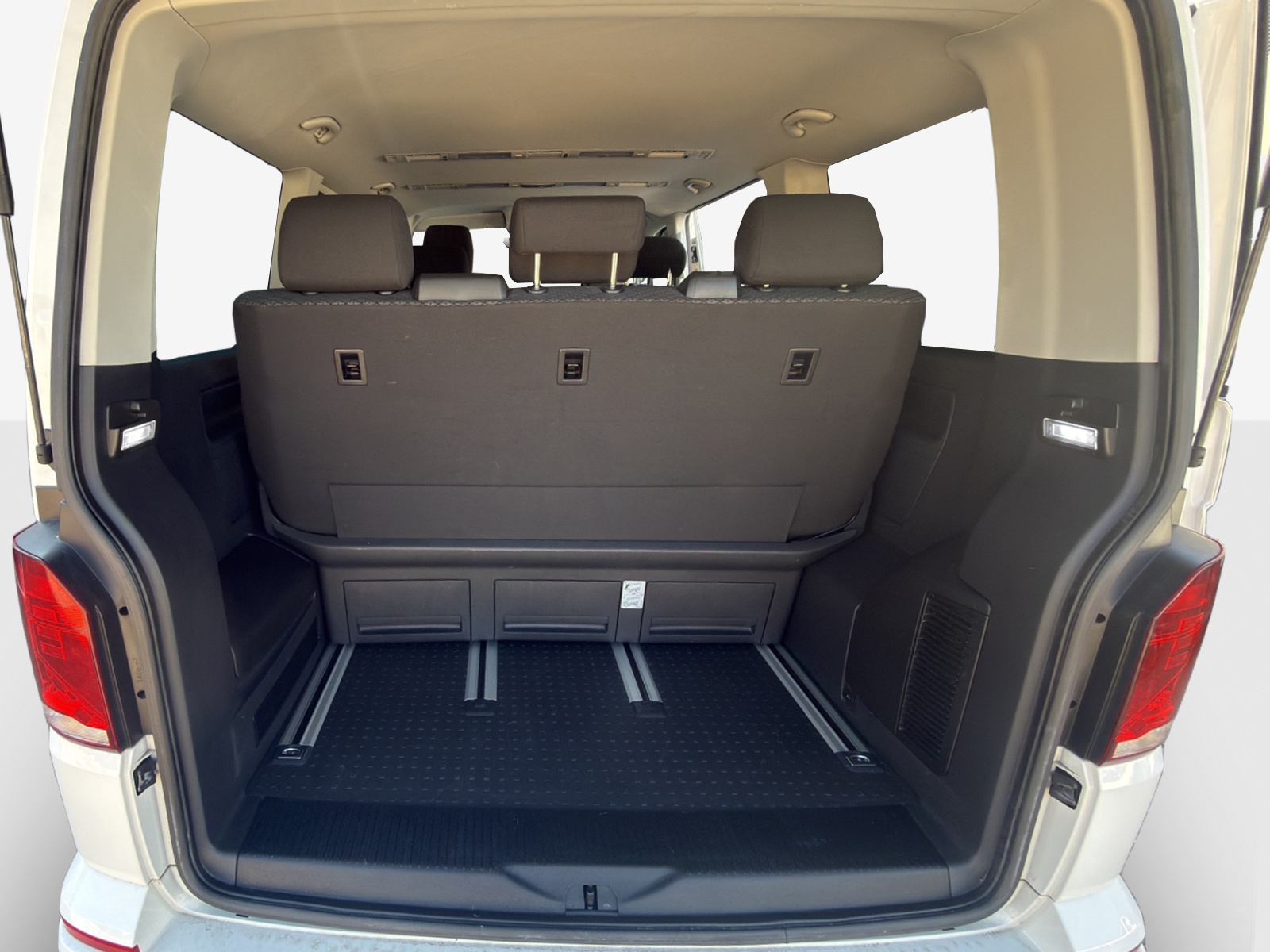 VW T6.1 Multivan 2.0 TDI Trendline Liberty DSG-image-12