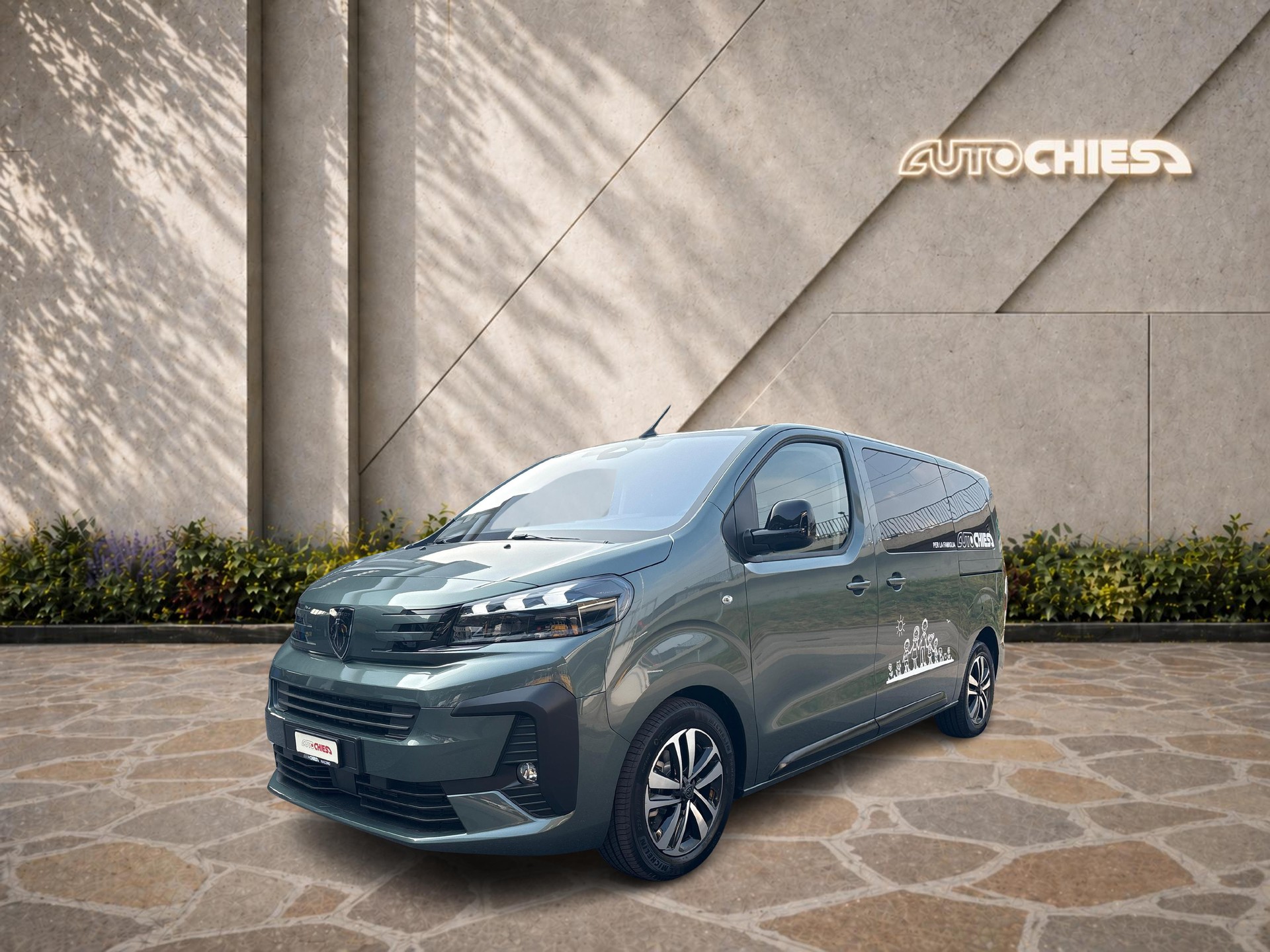 PEUGEOT Traveller Standard 2.2 BlueHDi 180 Family Edition S/S
