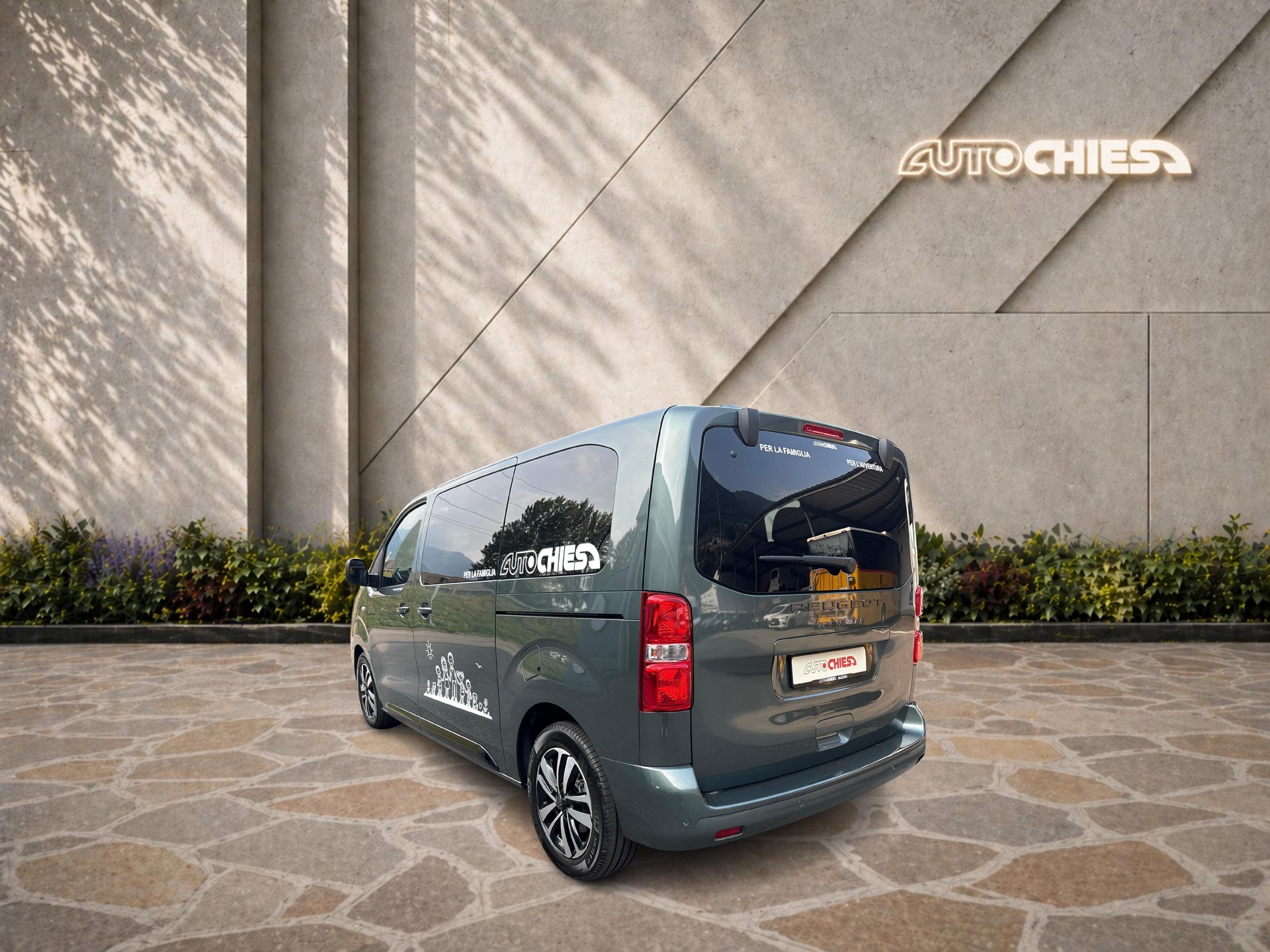 PEUGEOT Traveller Standard 2.2 BlueHDi 180 Family Edition S/S-showroom-element-2
