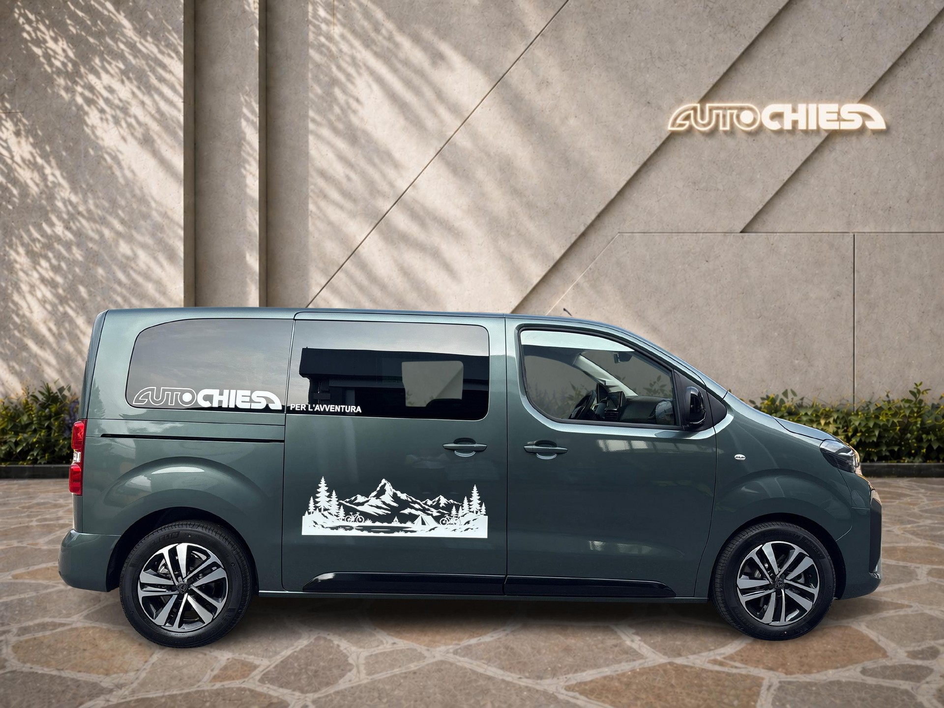 PEUGEOT Traveller Standard 2.2 BlueHDi 180 Family Edition S/S-image-5