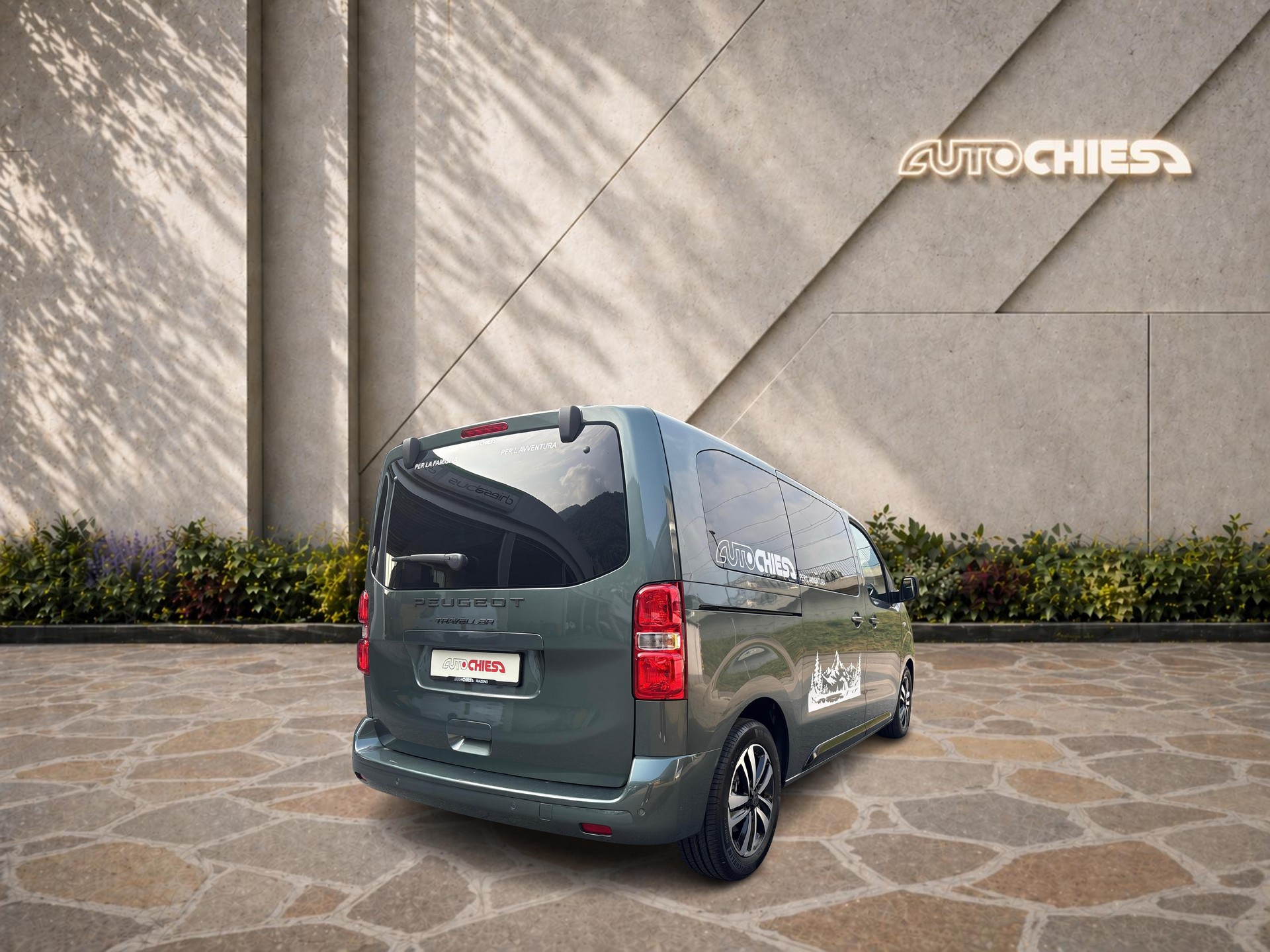 PEUGEOT Traveller Standard 2.2 BlueHDi 180 Family Edition S/S-image-4
