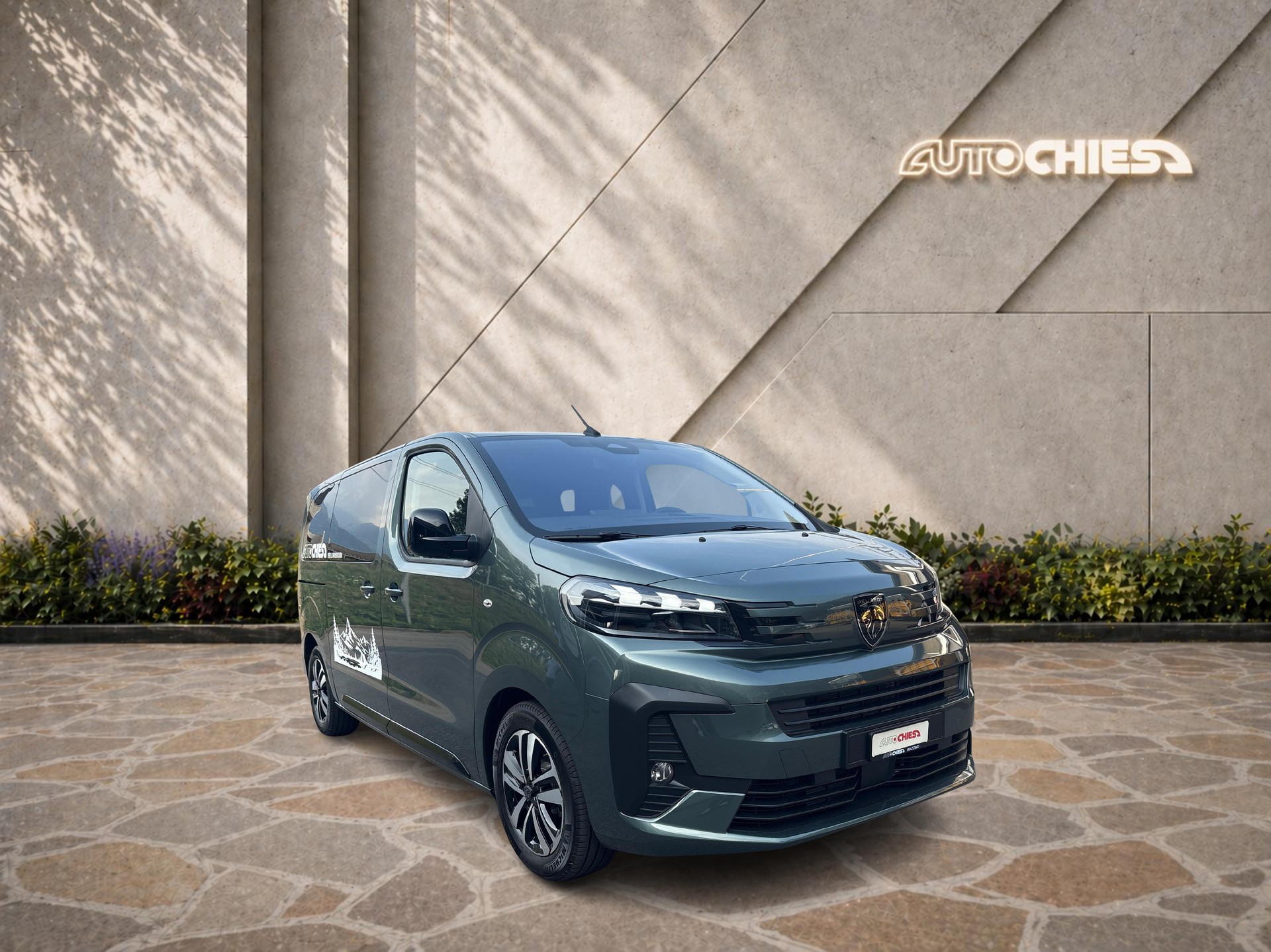 PEUGEOT Traveller Standard 2.2 BlueHDi 180 Family Edition S/S-image-6