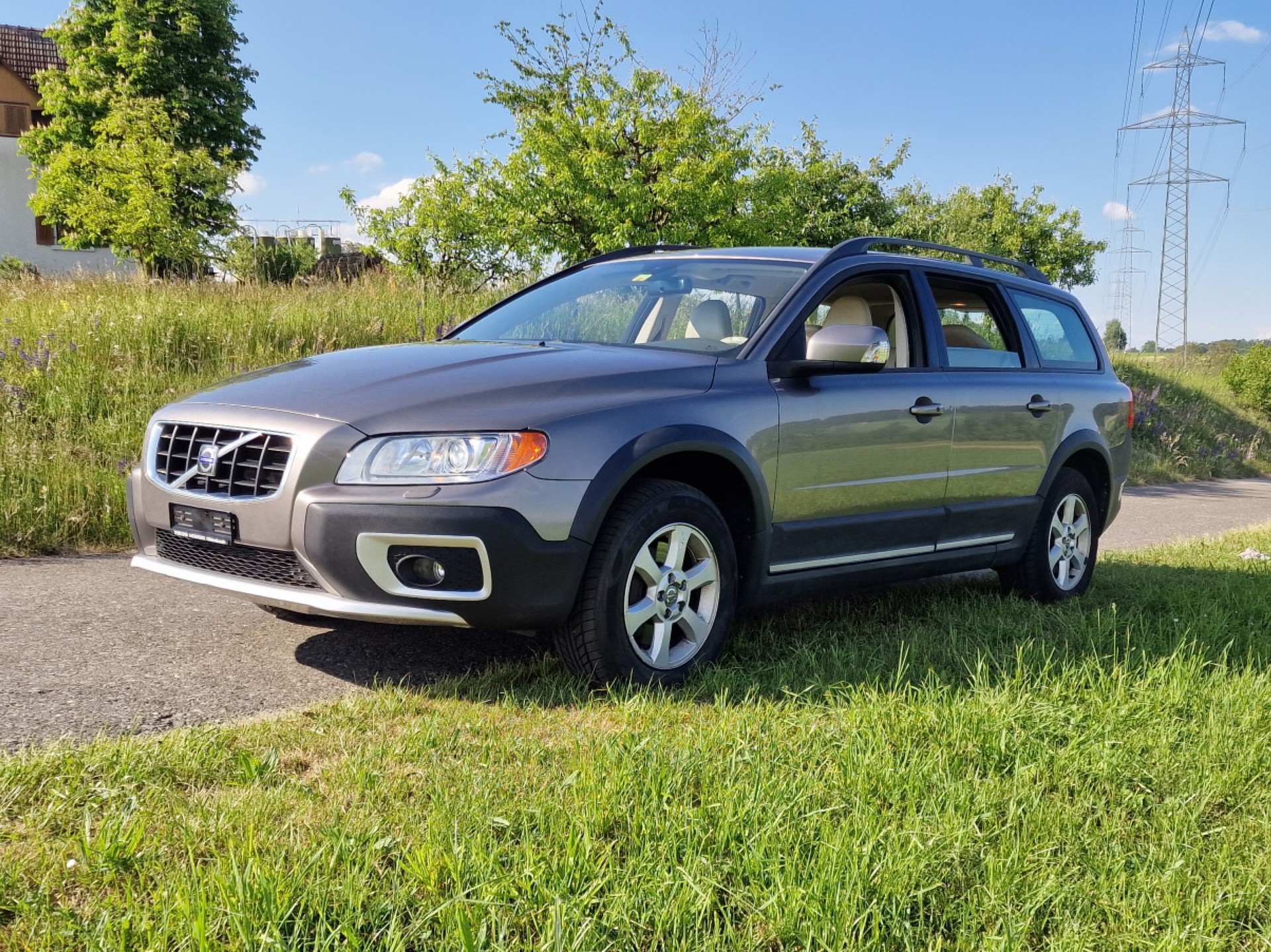 VOLVO 2.4 D5 Momentum AWD-image-0