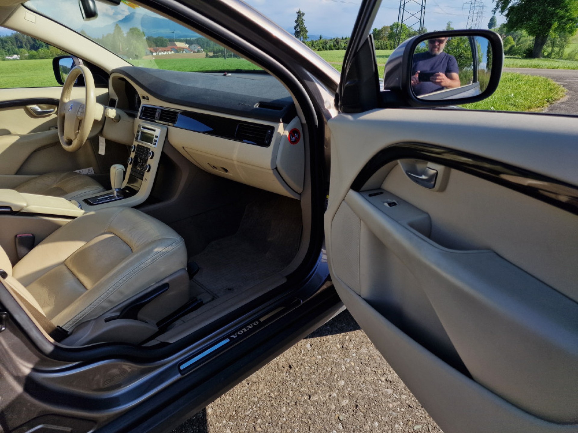 VOLVO 2.4 D5 Momentum AWD-image-16