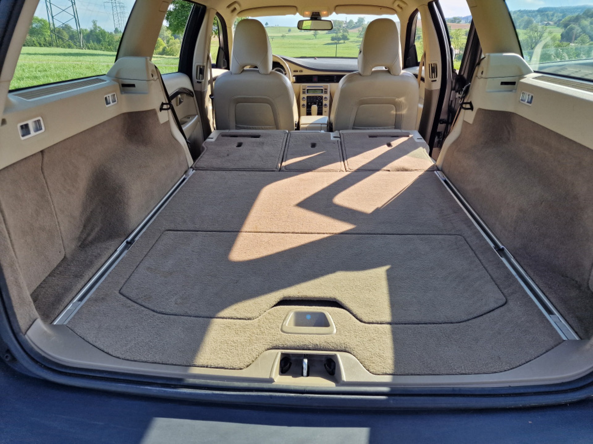 VOLVO 2.4 D5 Momentum AWD-image-12