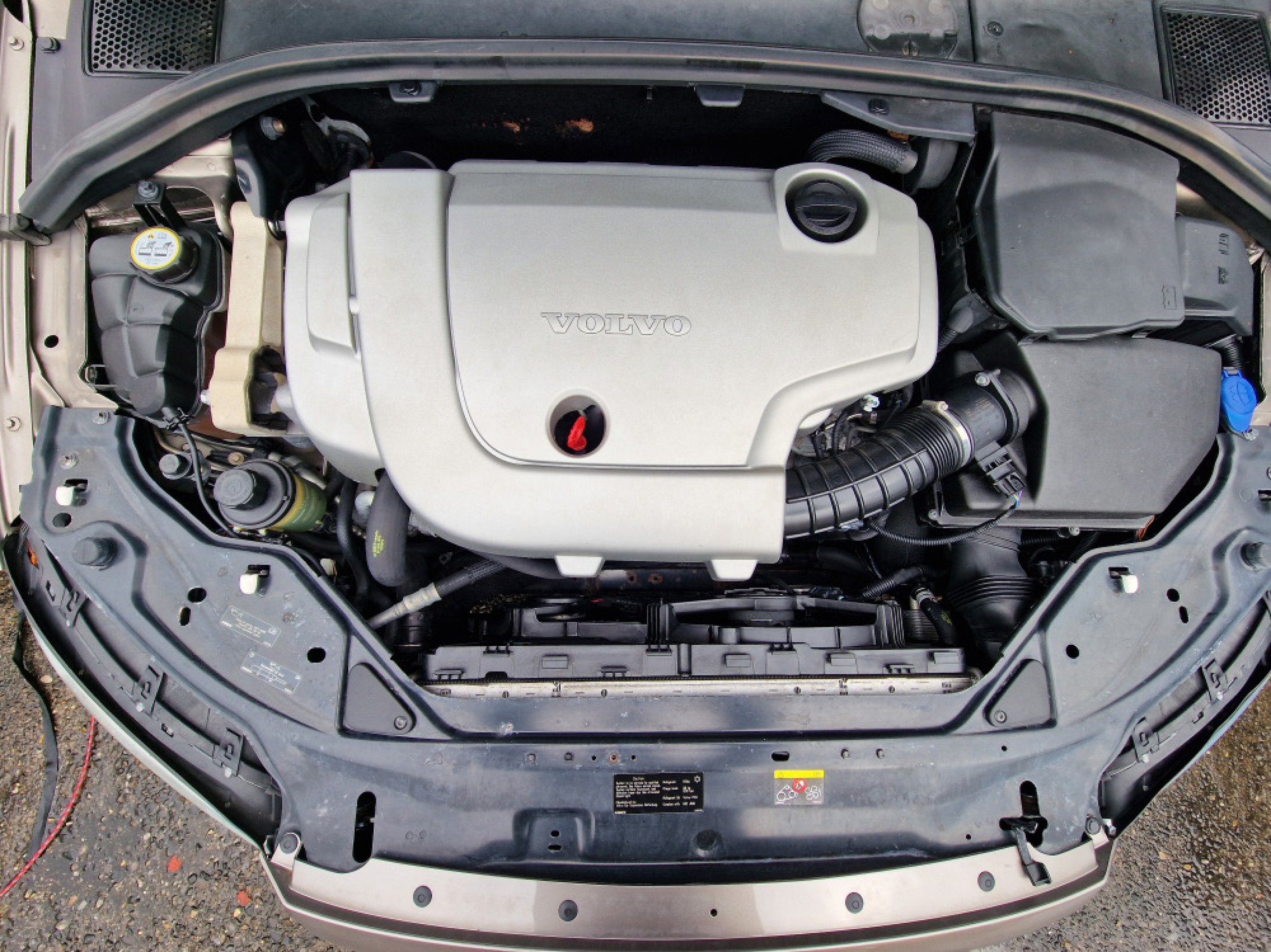 VOLVO 2.4 D5 Momentum AWD-image-19