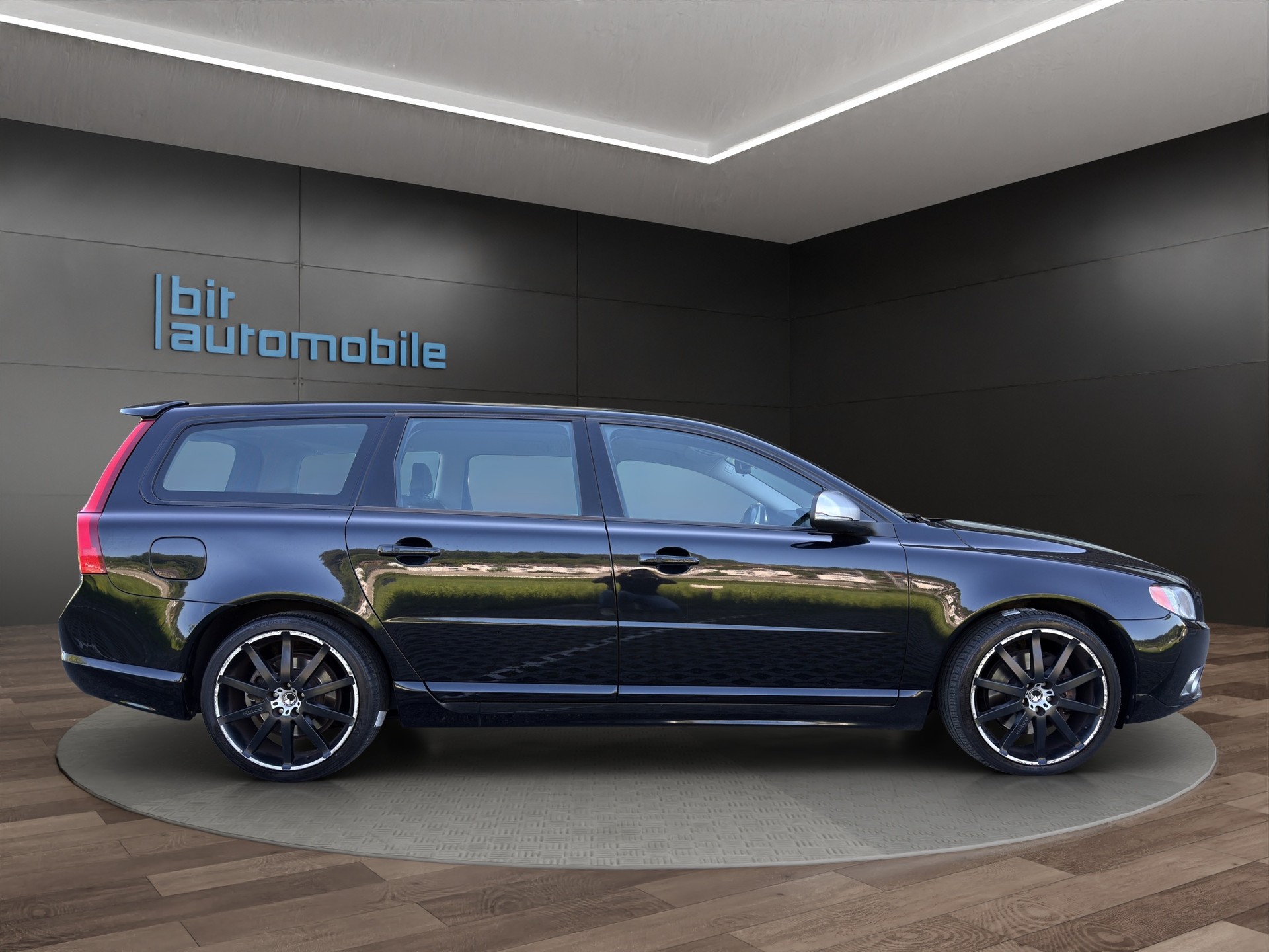 VOLVO V70 D3 R-Design Edition Geartronic-image-9